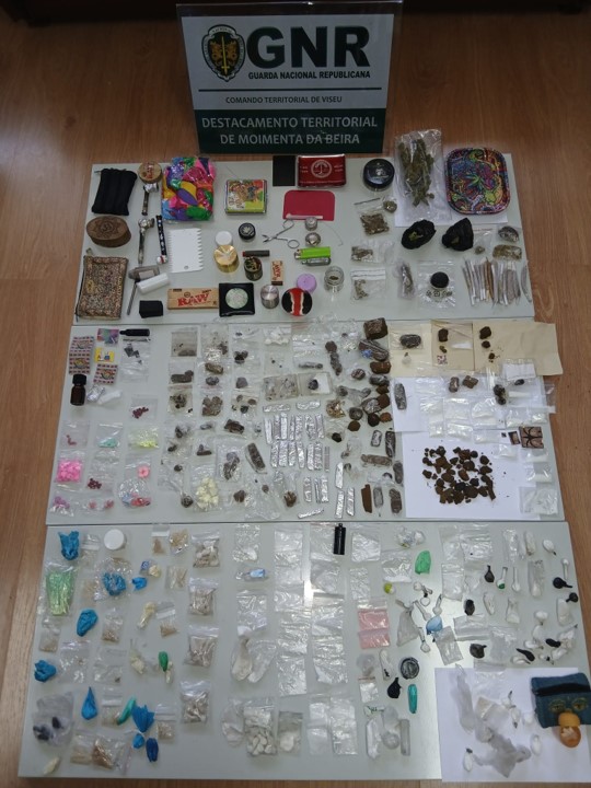 Cinco detidos e mais de 2 600 doses de droga apreendidas em operação da GNR em Sernancelhe