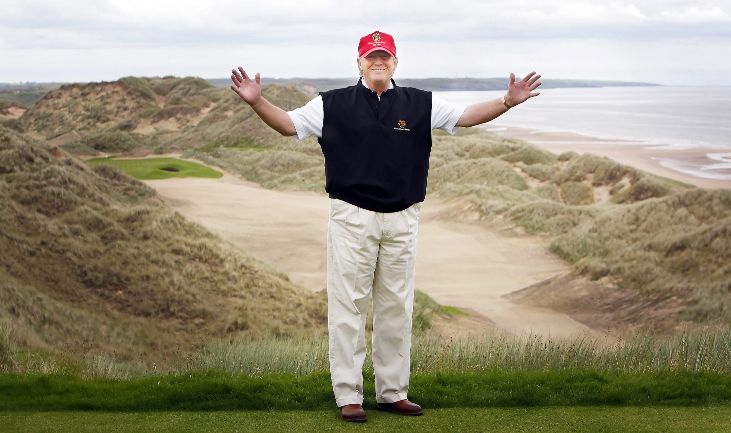 Donald Trump vai construir campo de golfe na Escócia apesar das críticas de ambientalistas