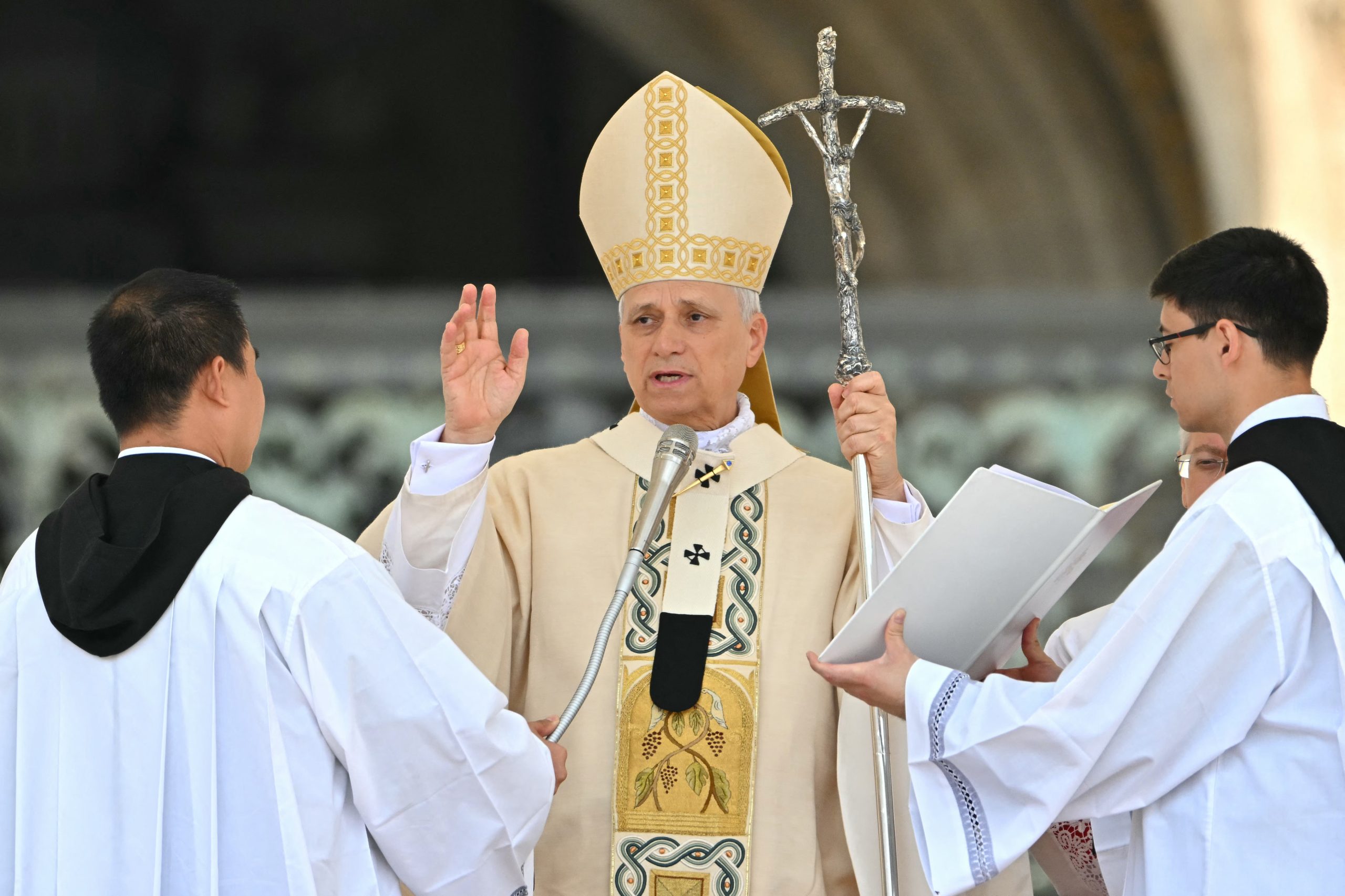 Na Missa Inaugural de Pontificado de Leão XIV, o Papa pediu uma Igreja unida contra ódio e economia que marginaliza os pobres