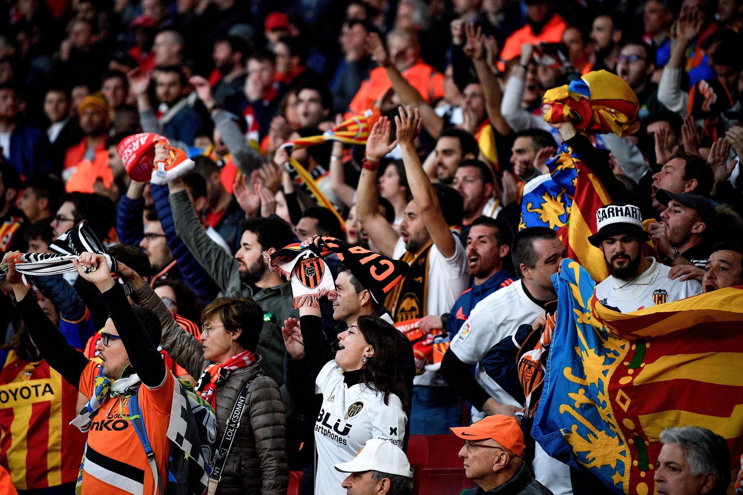 Valência condena gestos nazis feitos pelos seus adeptos no jogo com o Arsenal