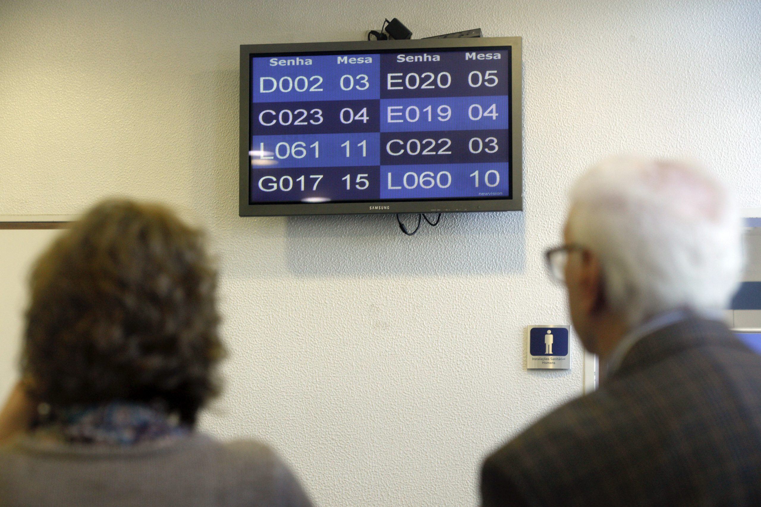 Esperar mil dias por uma consulta é “tempo excessivo”, assume secretário de Estado