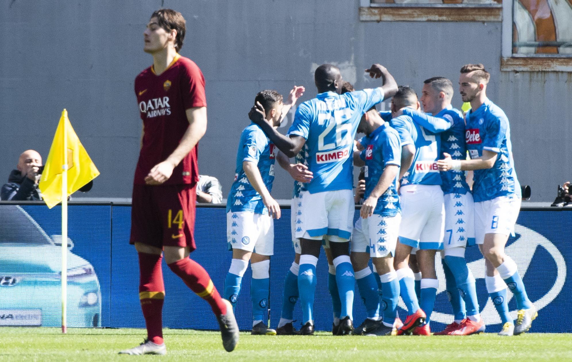 Nápoles goleia fora a Roma, que pode perder sexto lugar