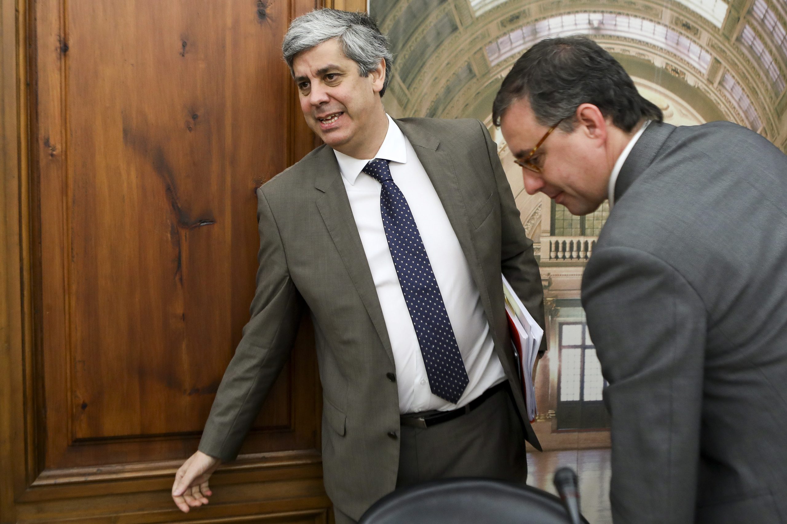 Parlamento aprova audição de Centeno sobre transferências sem inspeção para ‘offshore’