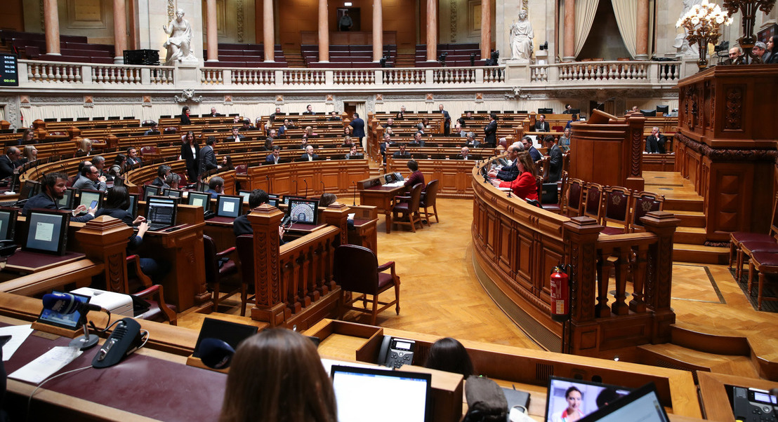 Covid-19: Parlamento aprovou renovação do estado de emergência até 2 de maio