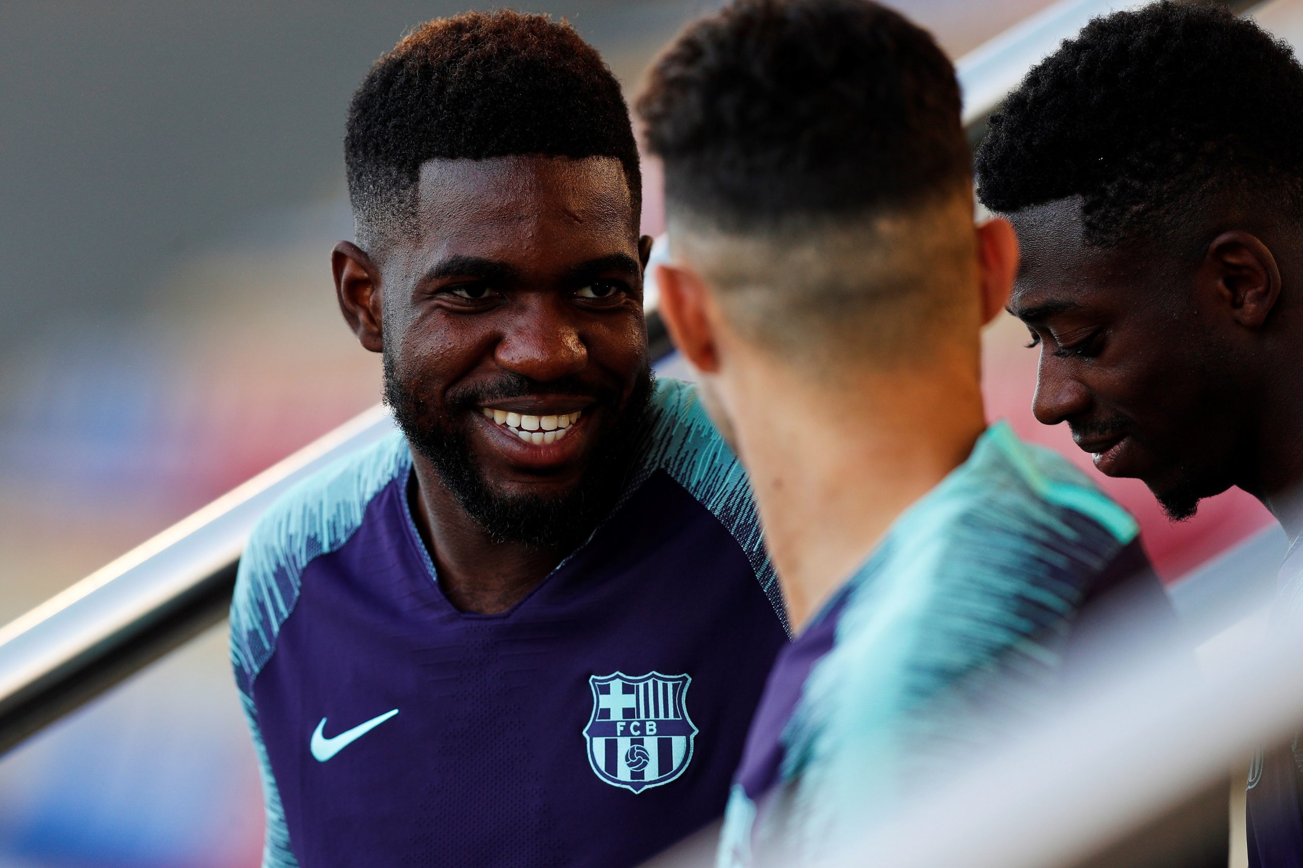 Umtiti vai prosseguir recuperação ao joelho sem operação