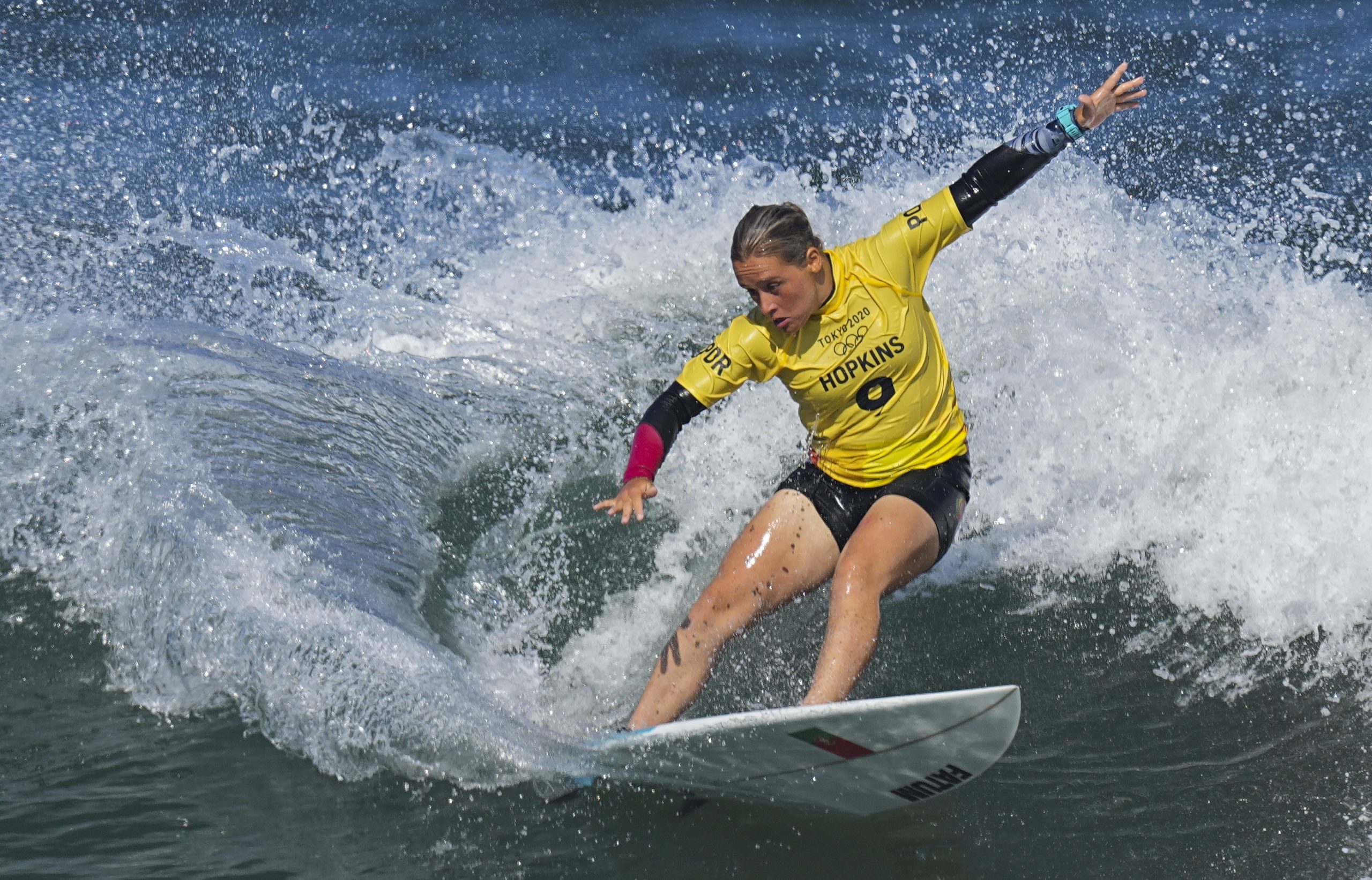 Surfista Yolanda Hopkins triunfa em França
