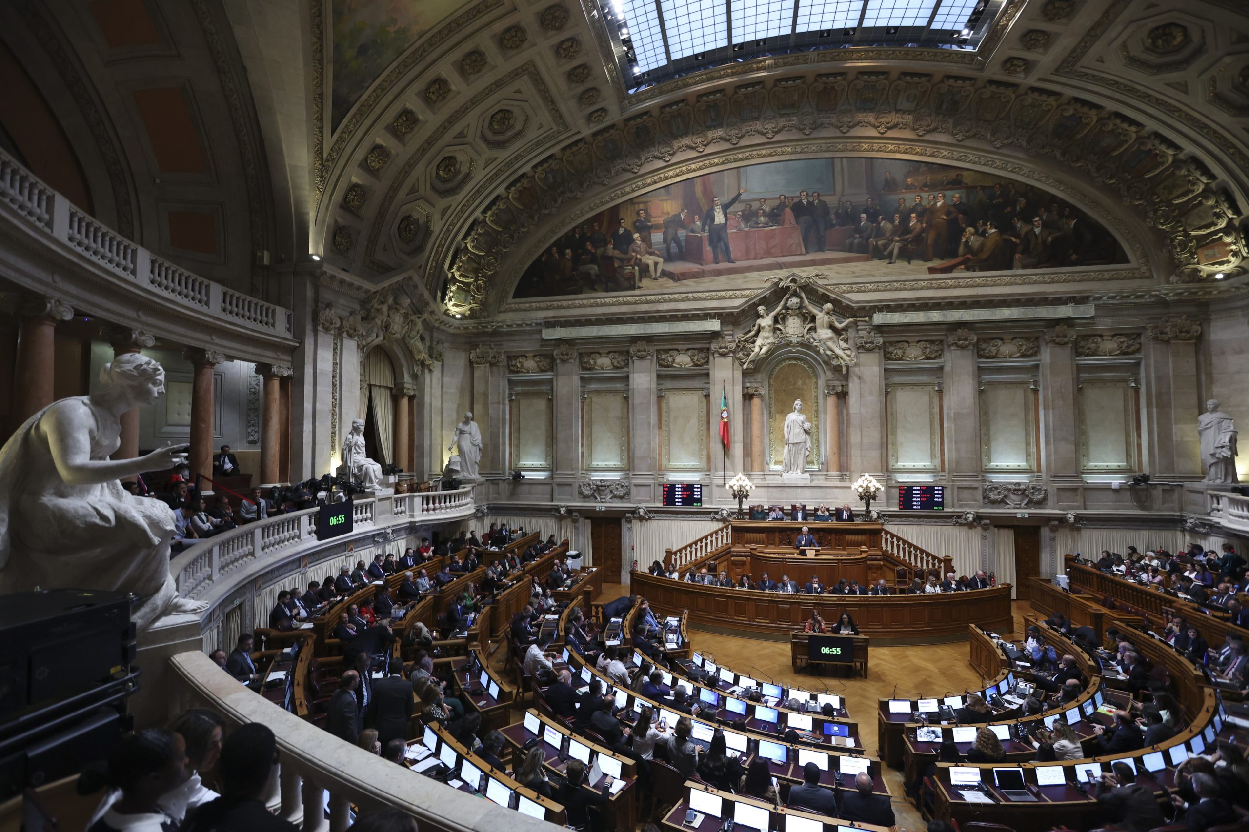 Orçamento do Estado “serve o país”. Leia aqui as reações partidárias