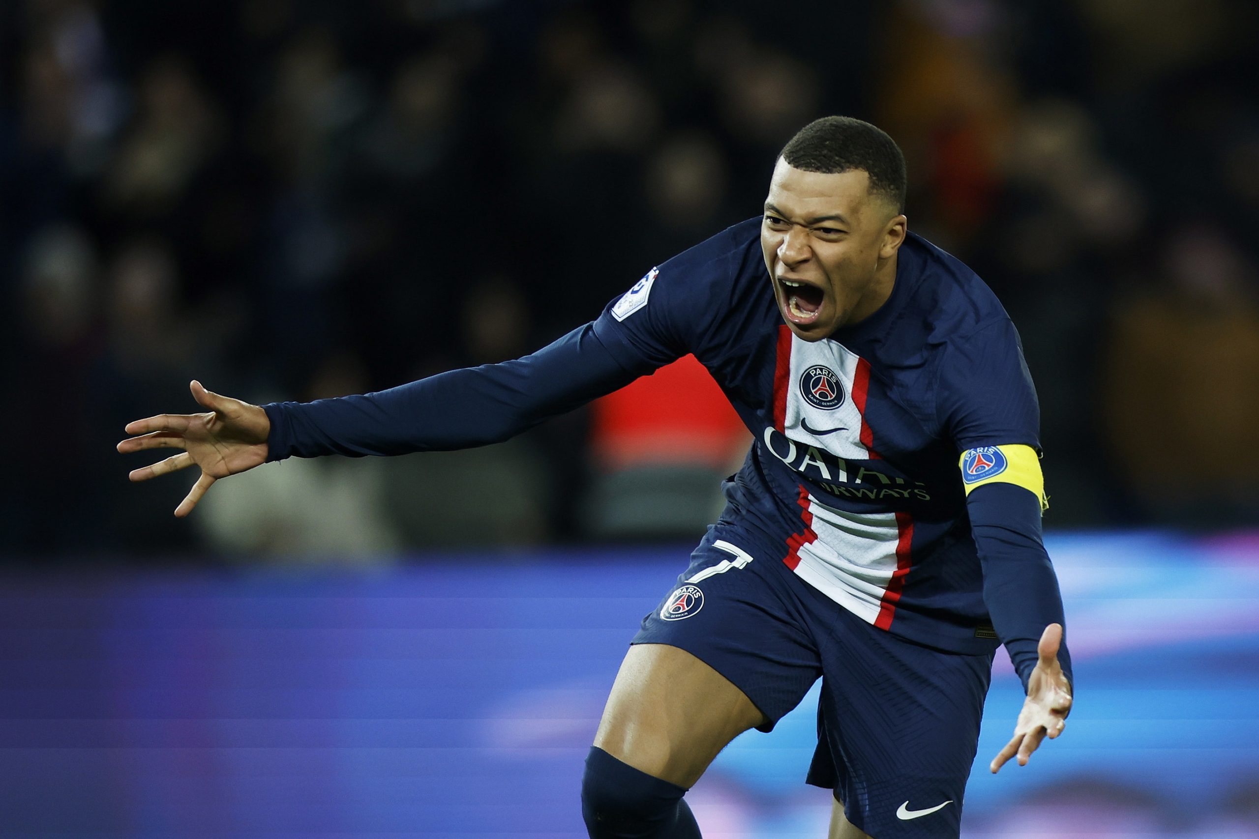 Golo ‘fora de horas’ de Mbappé garante vitória do PSG em Brest
