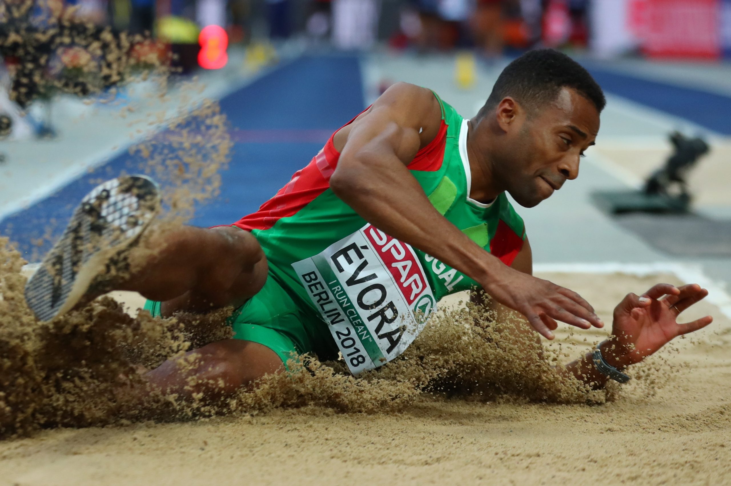 Nelson Évora é campeão europeu de triplo salto