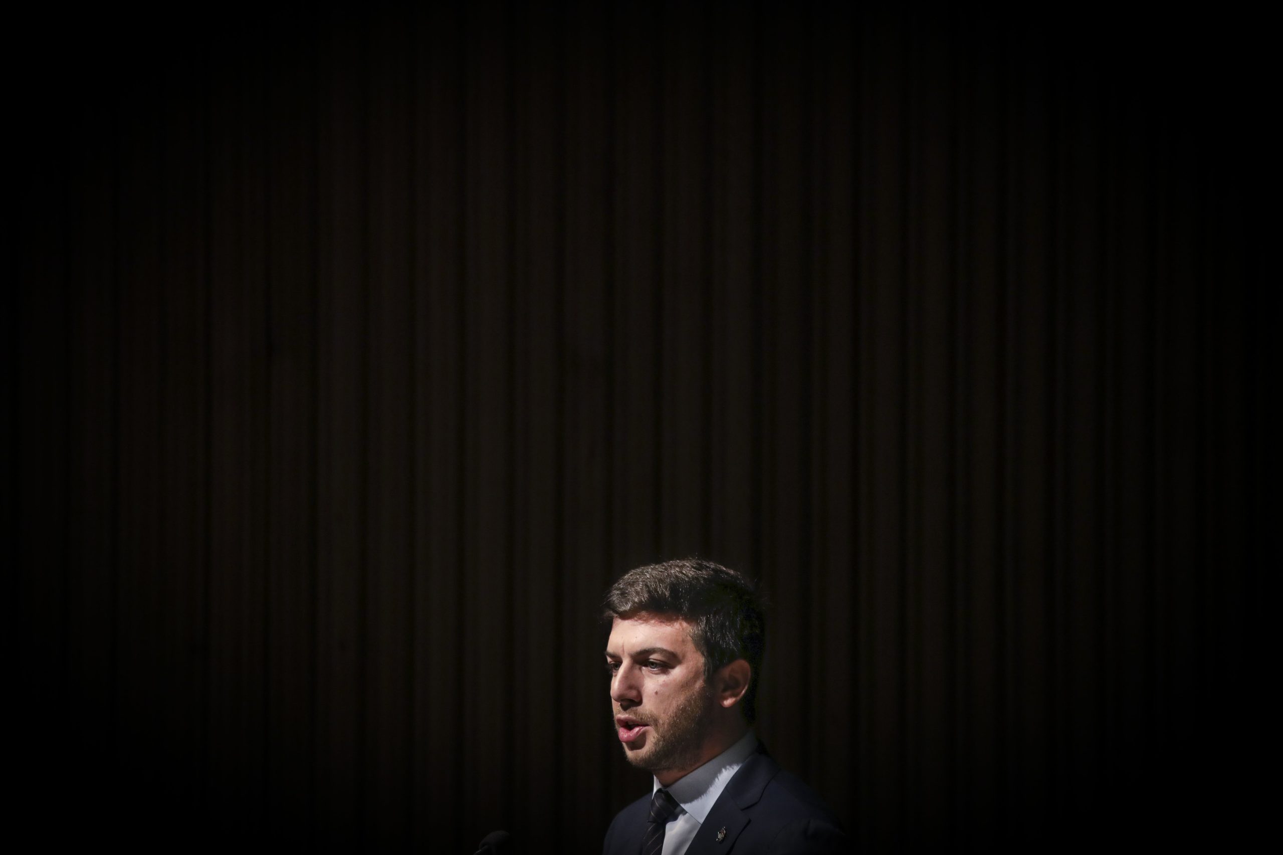 CDS insta primeiro-ministro a esclarecer se mantém confiança em Centeno