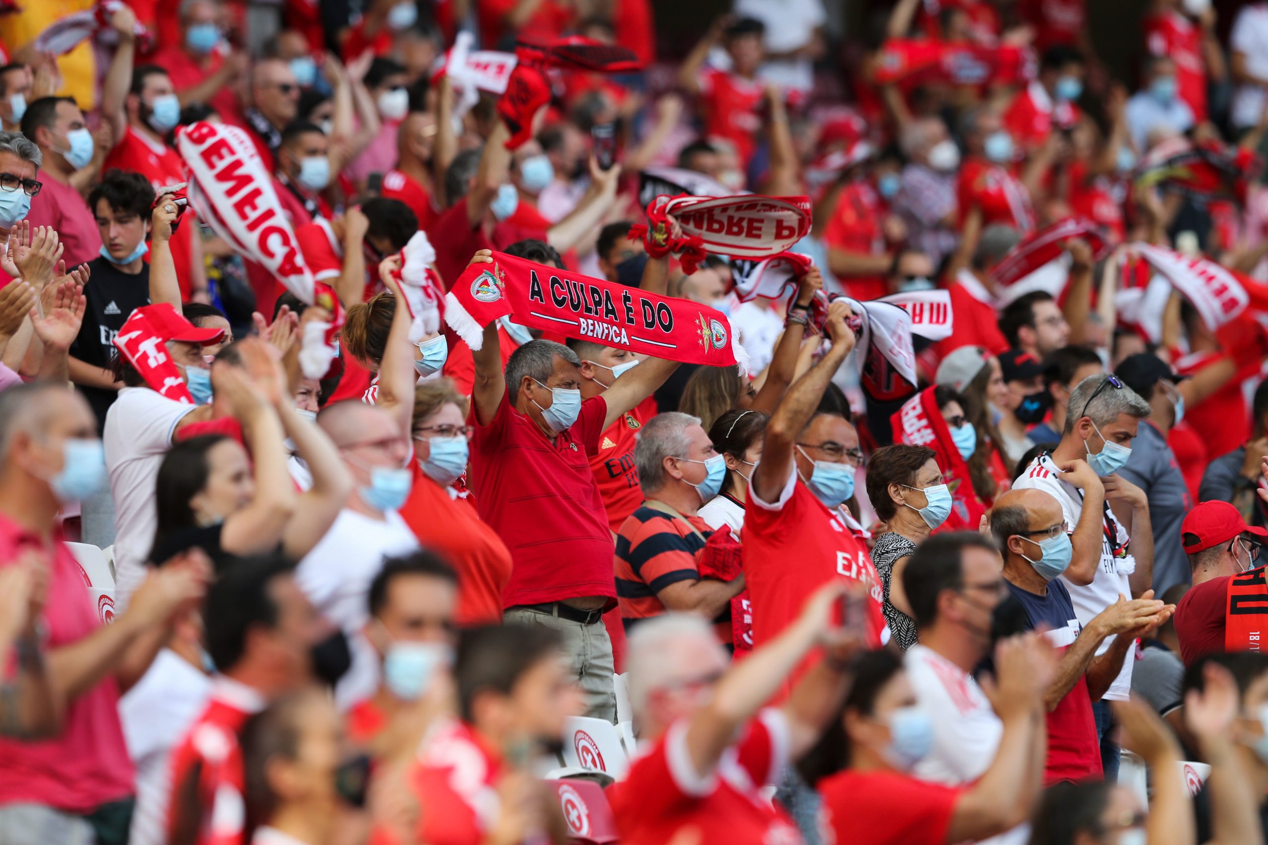 Benfica encaixa 37 milhões se vencer PSV