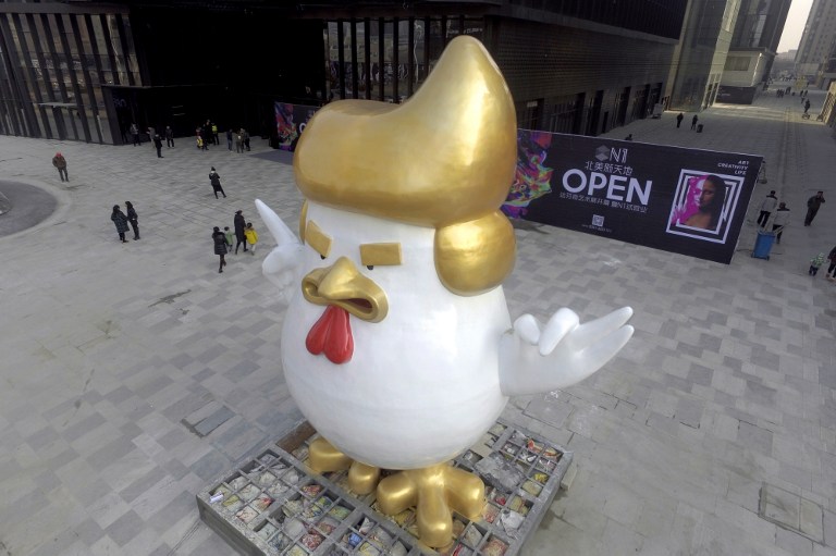 Donald Trump virou frango em centro comercial na China