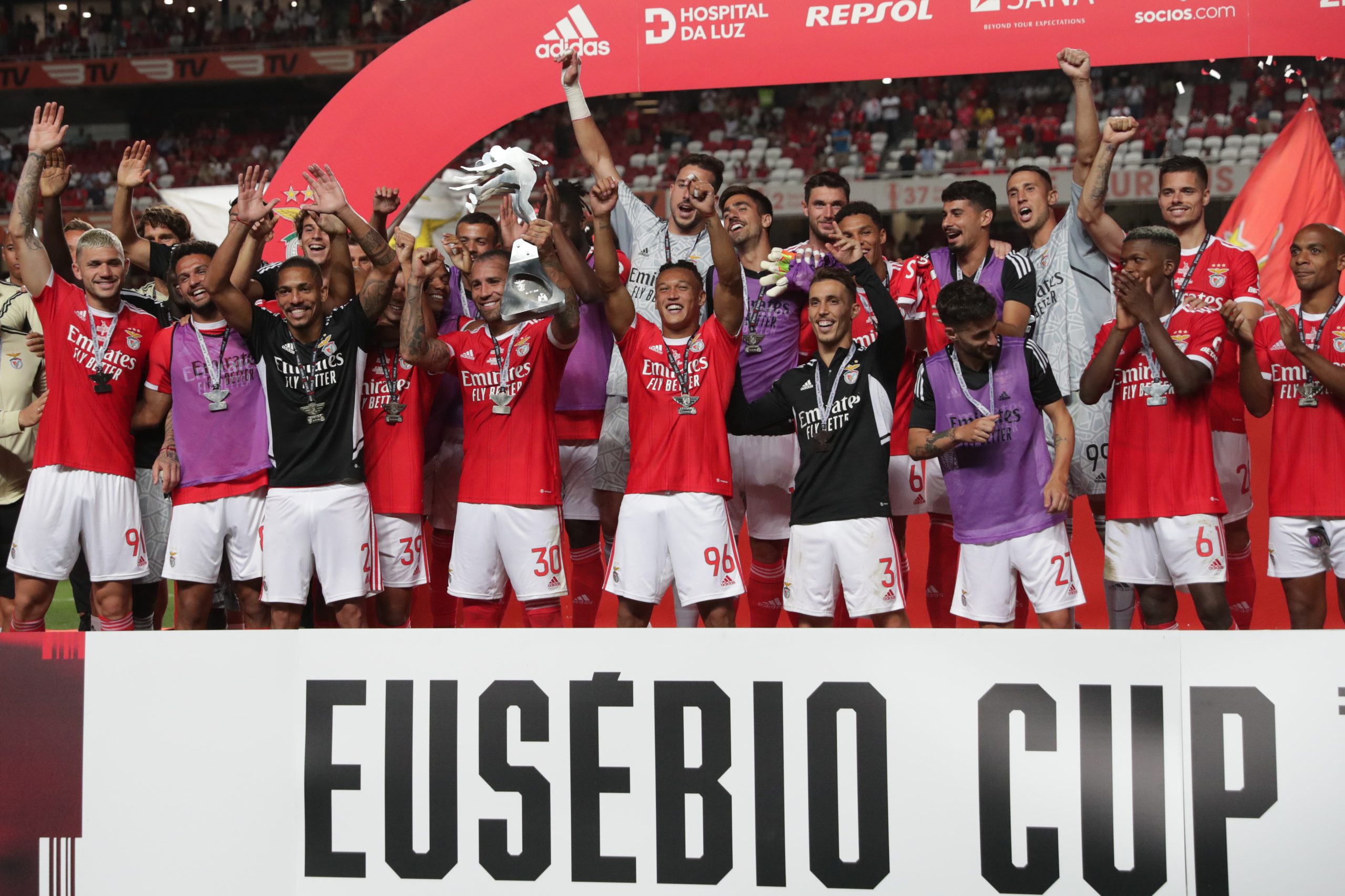Eusébio Cup em ‘sinal aberto’. Benfica defronta Fenerbahçe de Mourinho