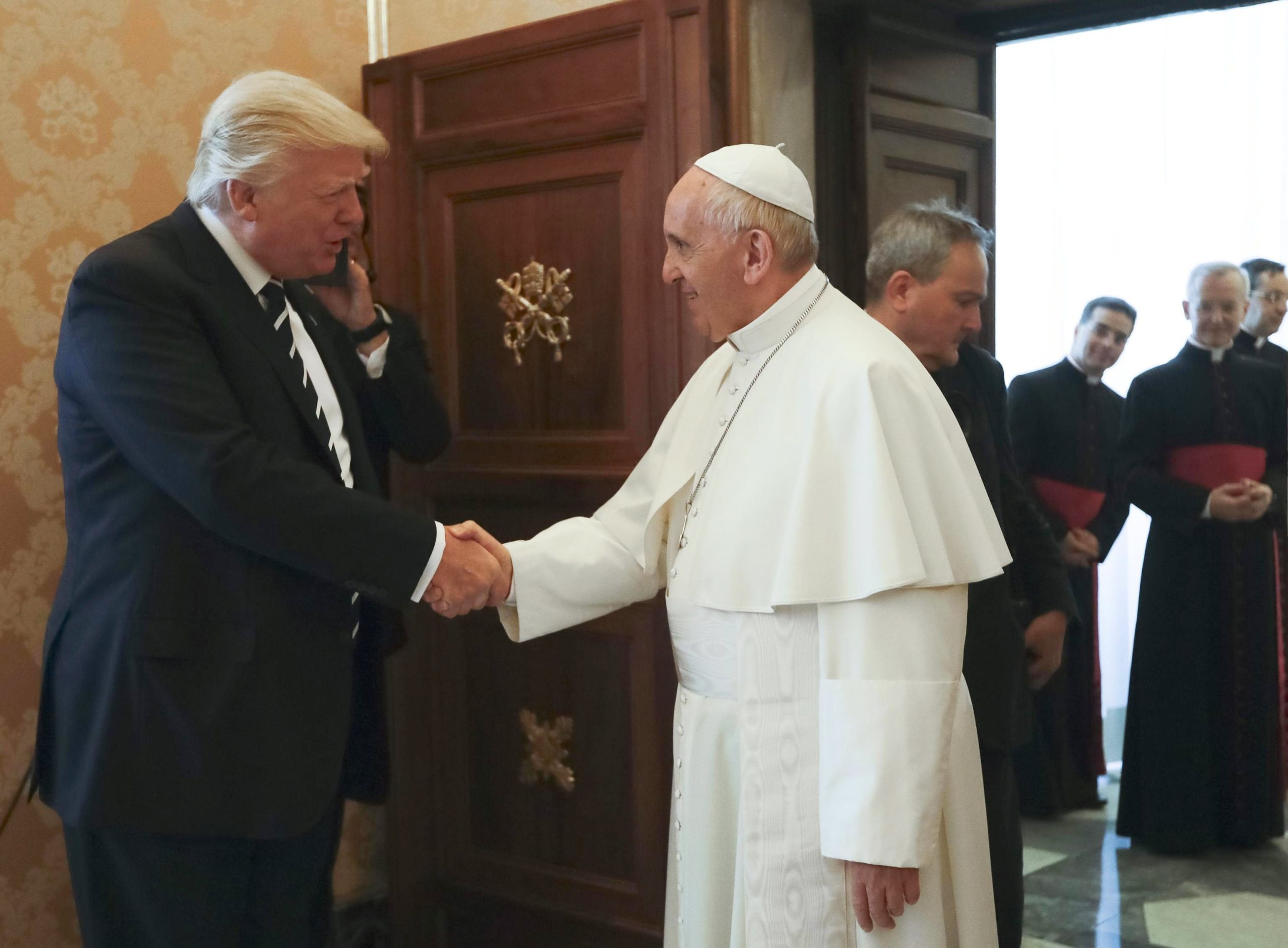 Trump já está no Vaticano para a sua primeira reunião com o Papa