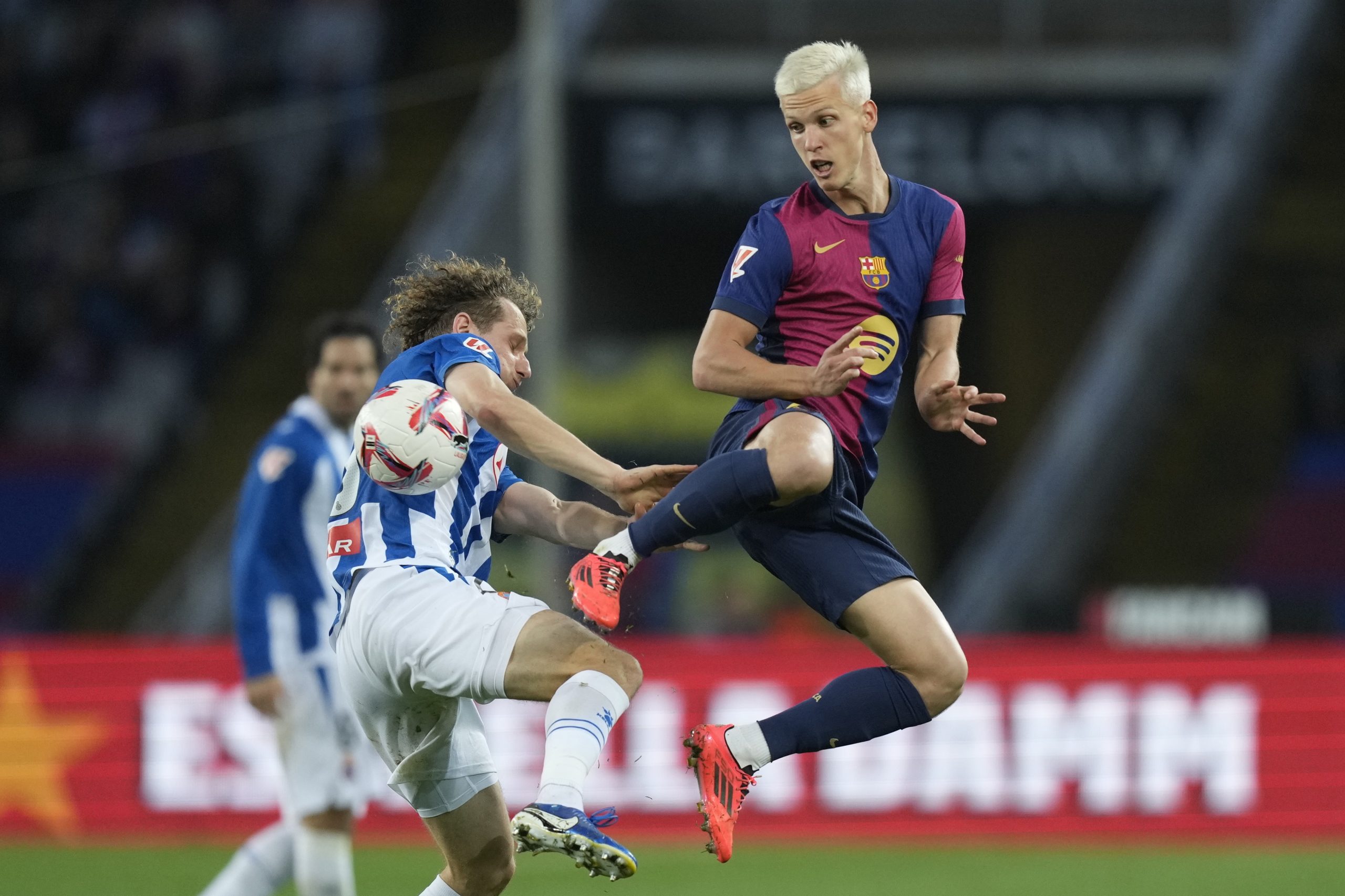 FC Barcelona vence com ‘bis’ de Olmo e consolida liderança da Liga espanhola