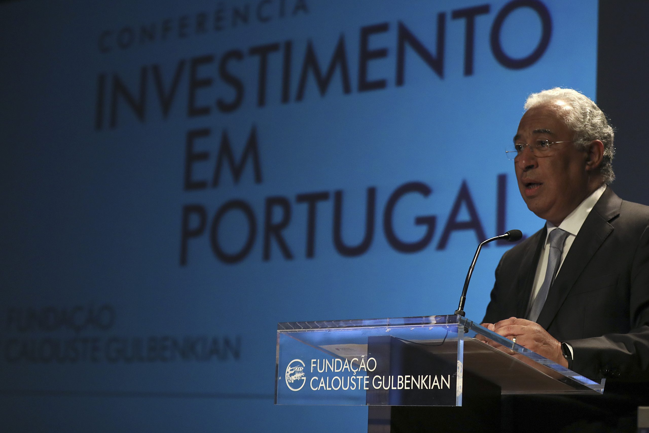 Costa quer maioria de dois terços para grandes projetos como novo aeroporto