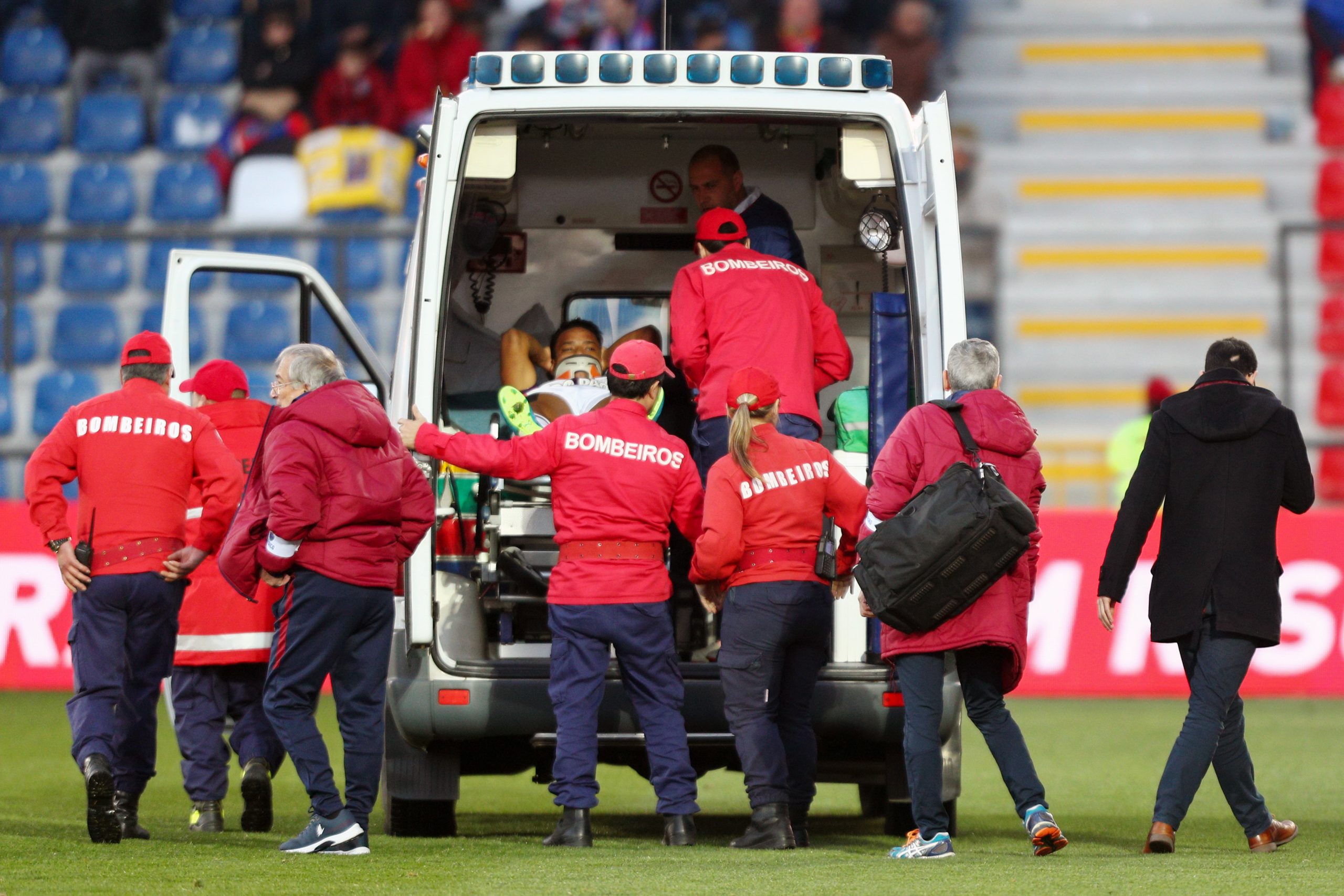 Matheus Pereira sofreu traumatismo craniano e fica internado no Hospital de Chaves