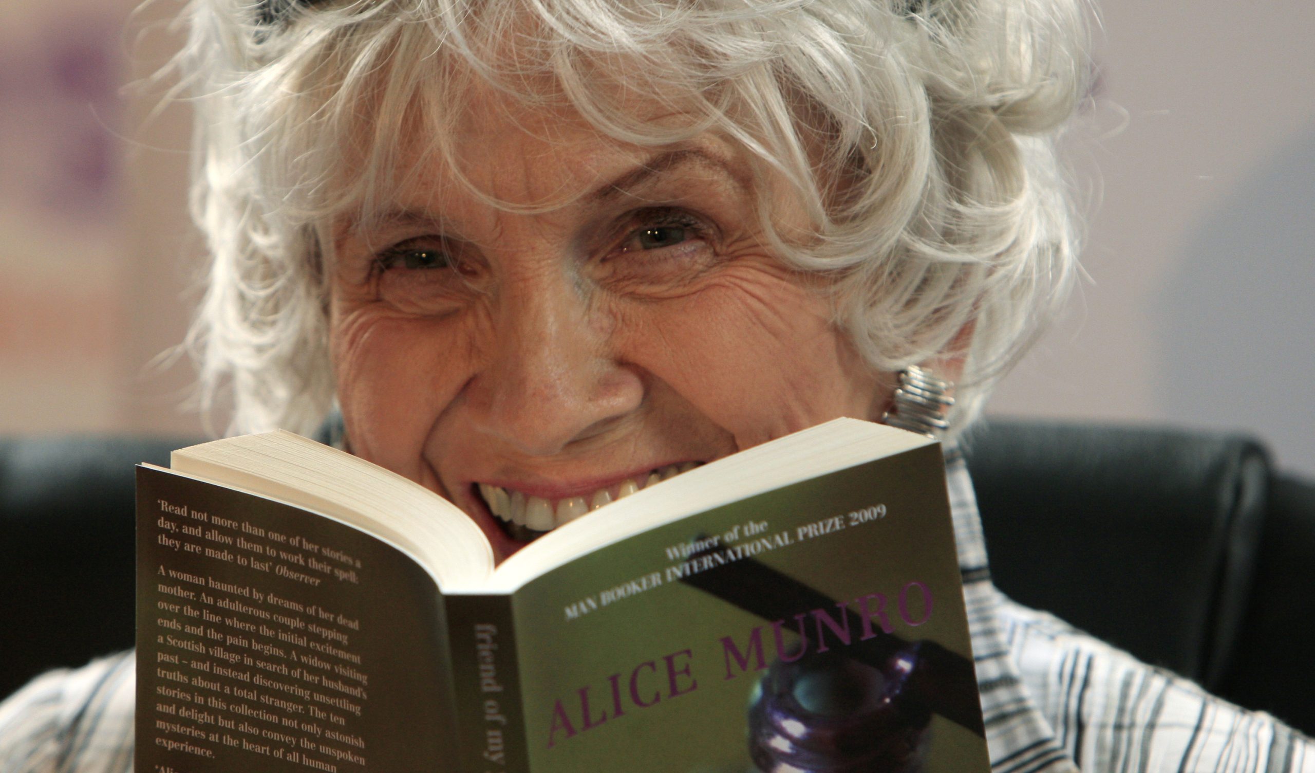 Morreu a escritora Alice Munro, a “Tchekhov canadiana”