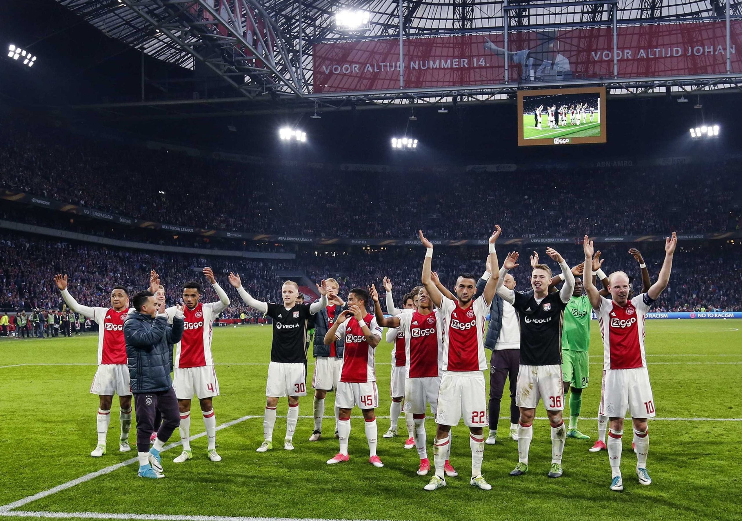 Liga Europa: Ajax goleia Lyon e fica com um pé na final