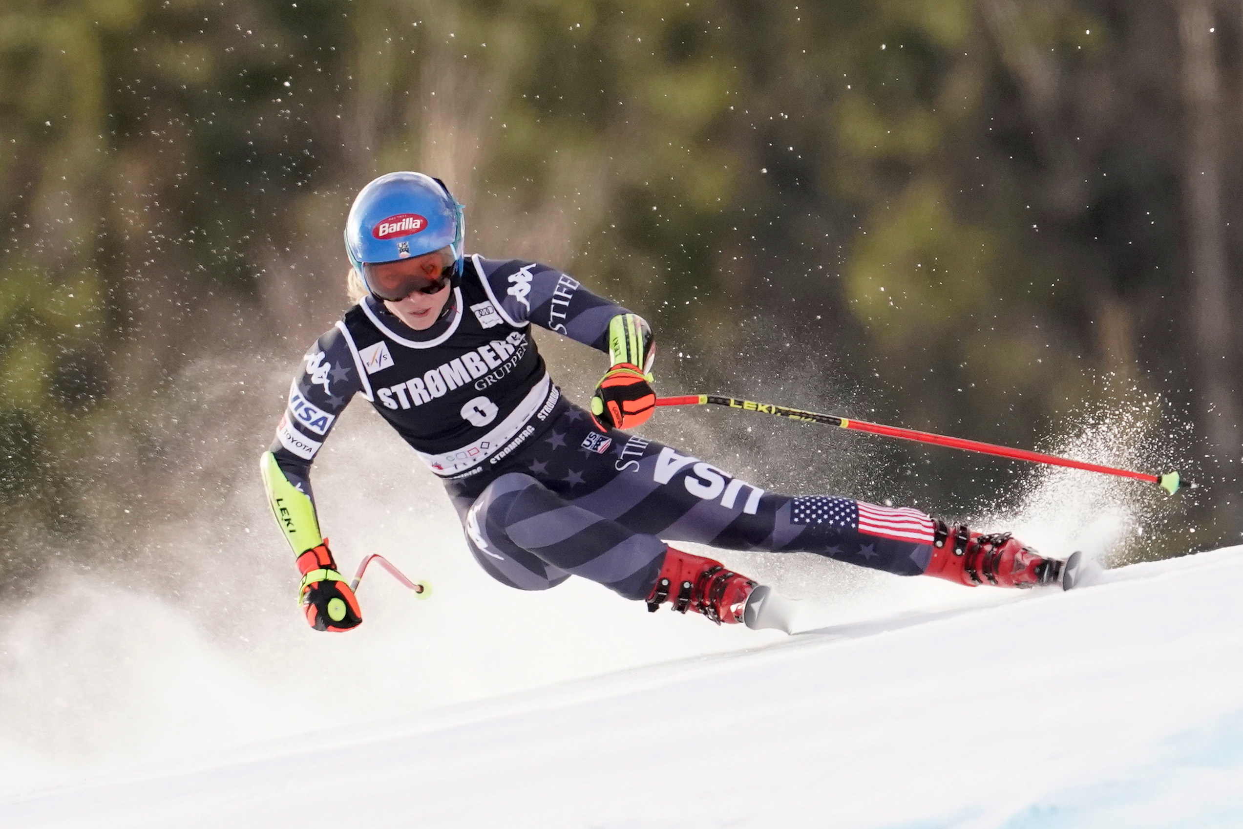 Mikaela Shiffrin torna-se recordista de vitórias em taças do mundo de esqui alpino