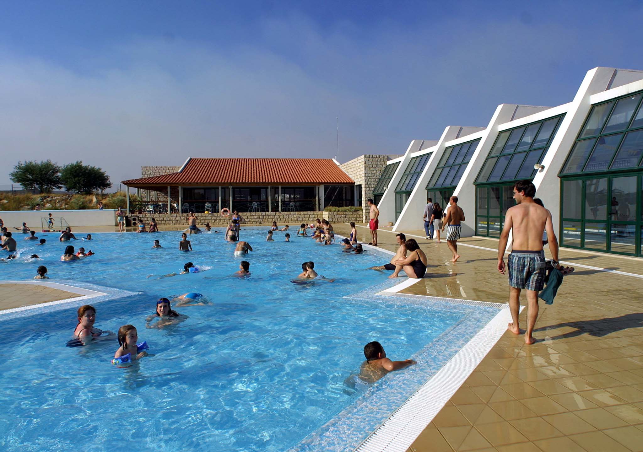 Piscinas ao ar livre sujeitas ao regime das praias publicado no Diário da República