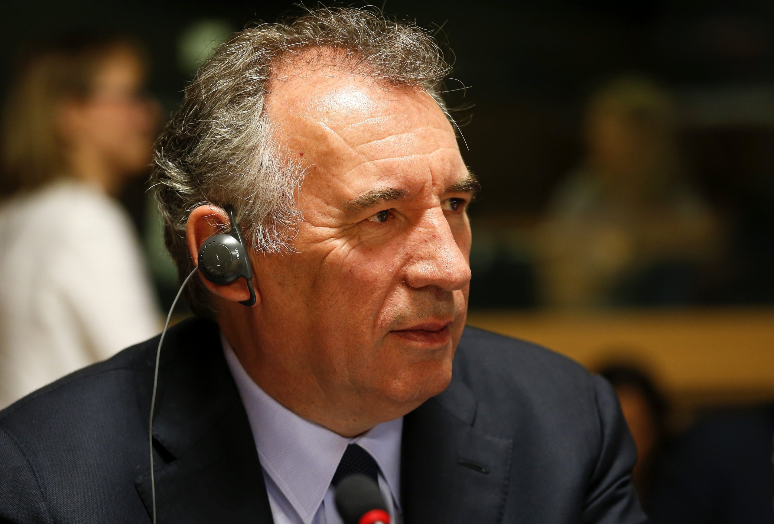 Governo de François Bayrou cai e atira França para impasse político