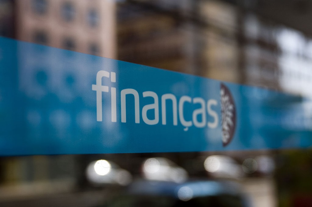 Funcionários consulares vão pagar menos IRS