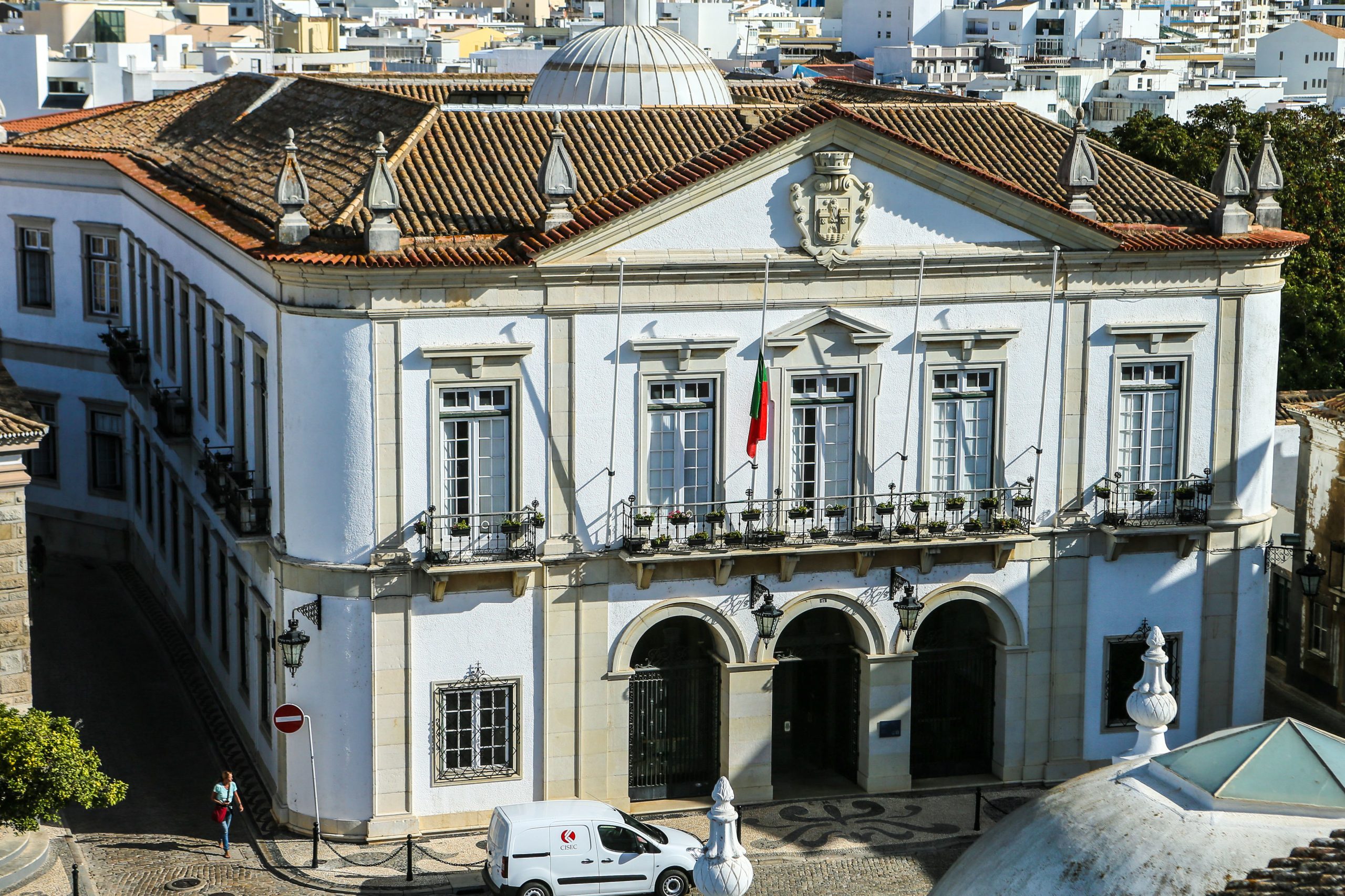 Câmara de Faro assegura que vice-presidente respondeu às autoridades