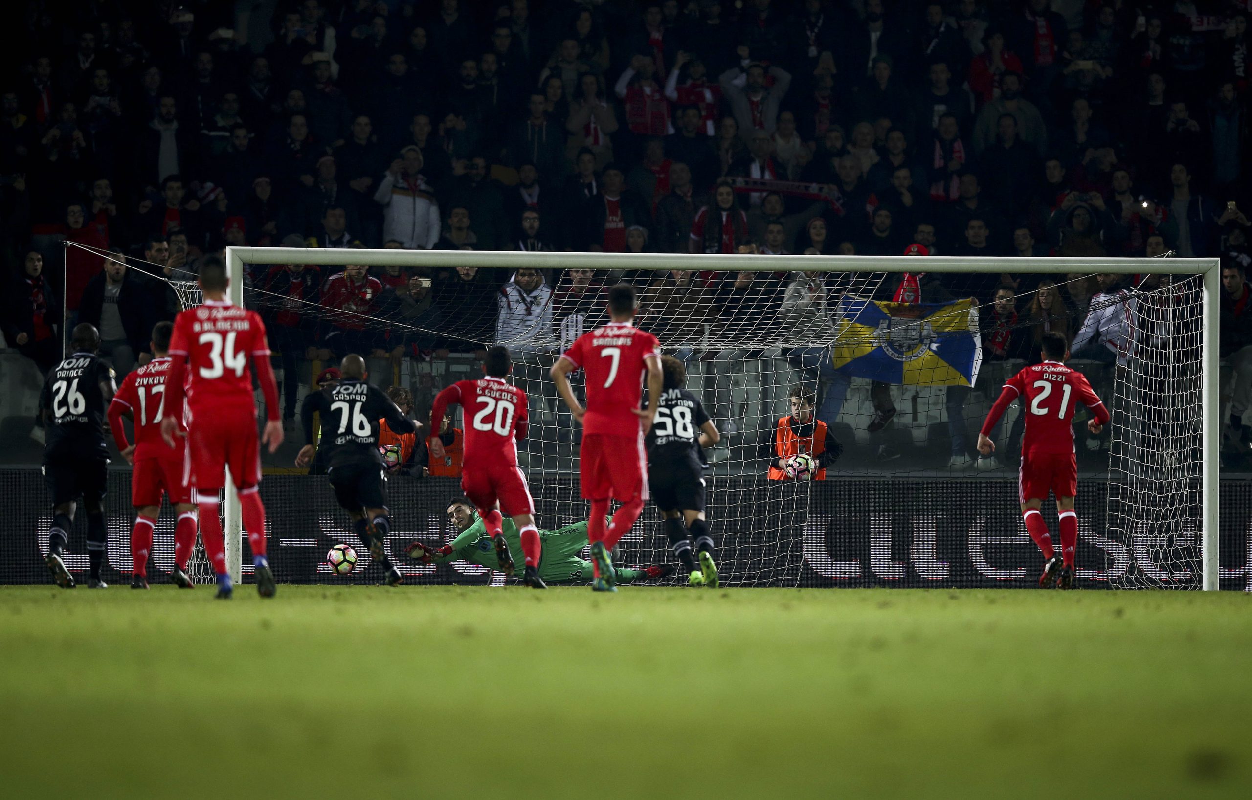 André Almeida prevê Liga mais complicada para Benfica chegar ao ‘penta’