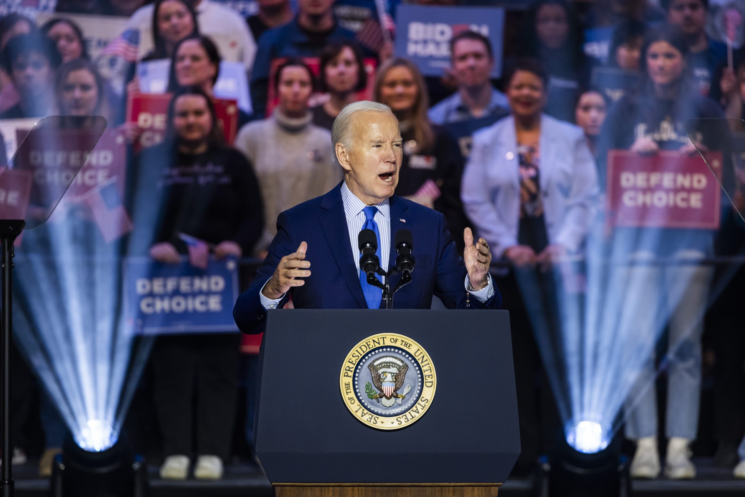Congressistas dos EUA querem que Biden peça autorização antes de atacar Houthis