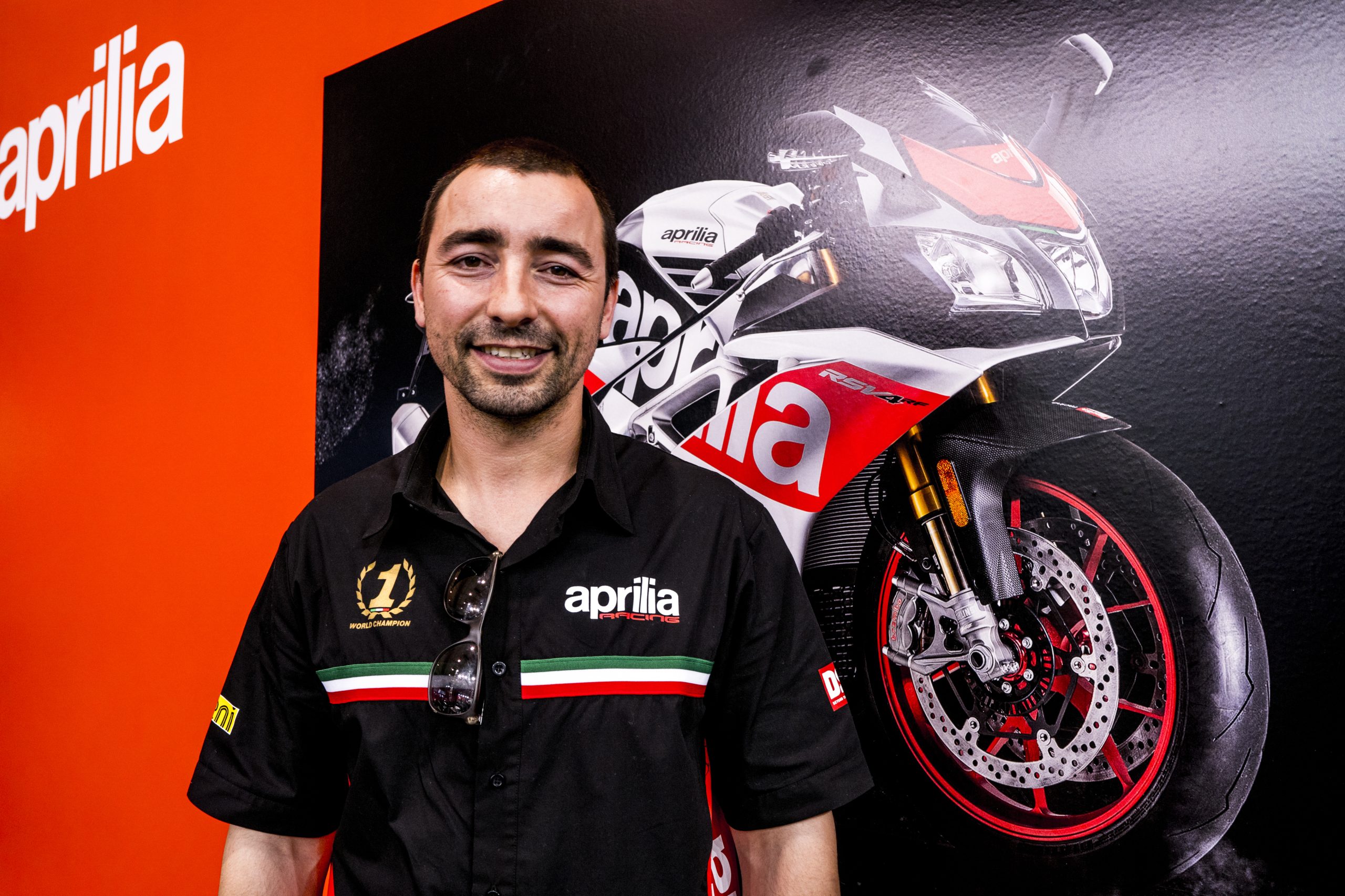Anda a 304 km/h, faz bolos de chocolate e tem a SuperBike em exposição no Lisboa MotoShow