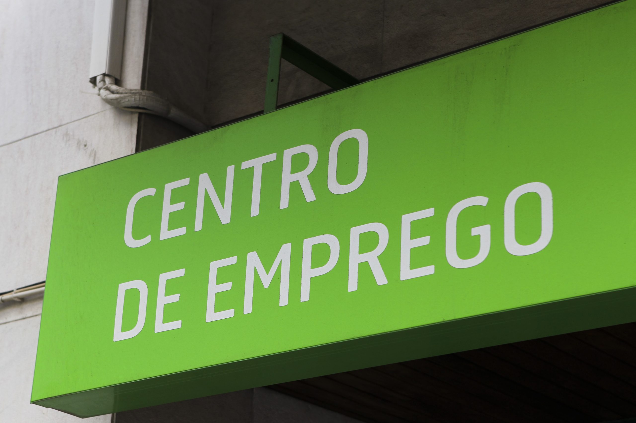Taxa de desemprego cai para 10,2% em dezembro, o valor mais baixo desde 2009
