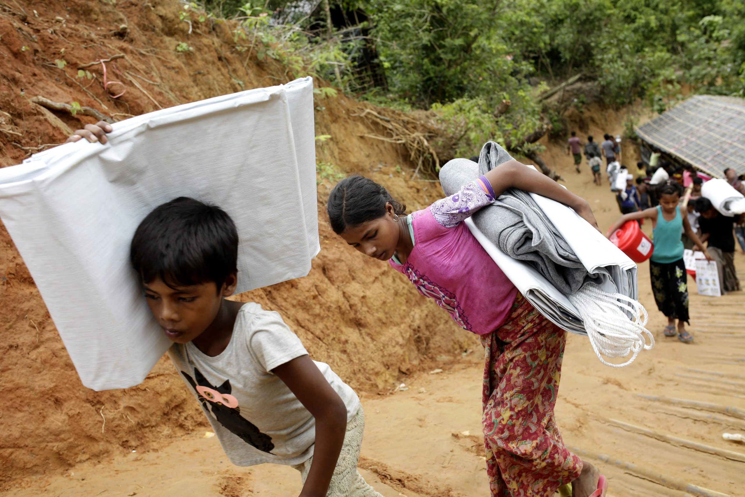 Amnistia Internacional: Exército birmanês matou centenas de rohingyas