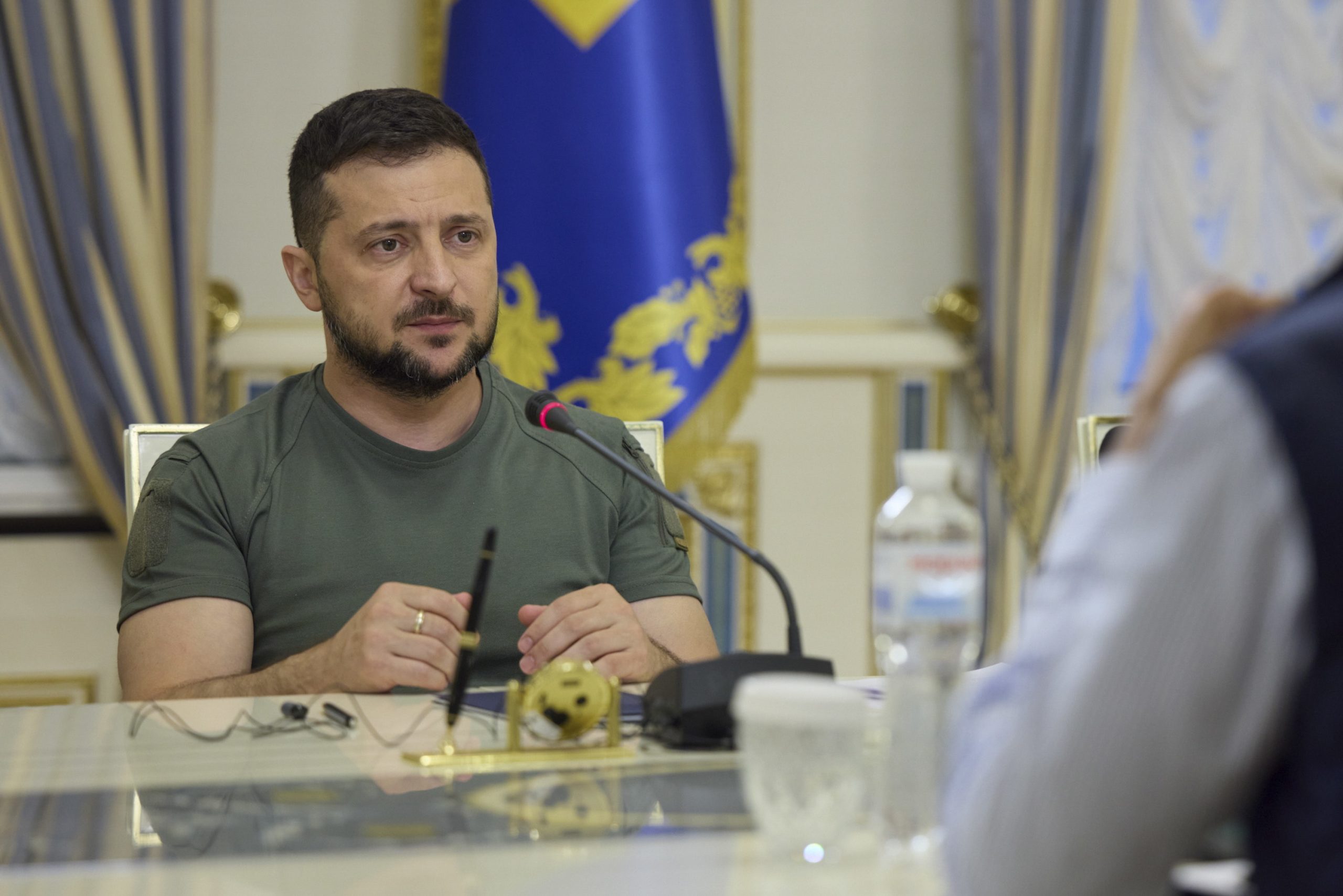 Zelensky pede a parlamentos da NATO para declararem Rússia “estado terrorista”