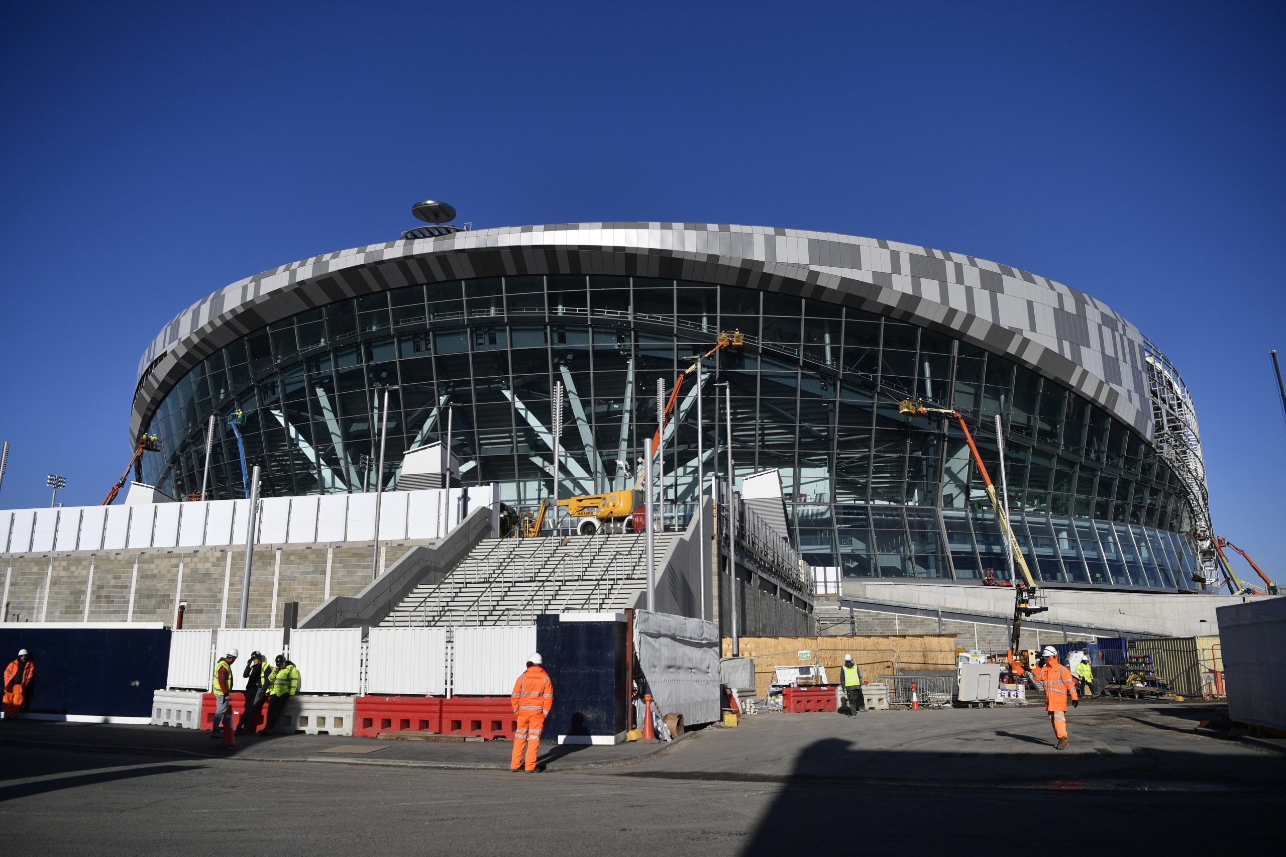 Tottenham muda-se para o novo estádio em abril
