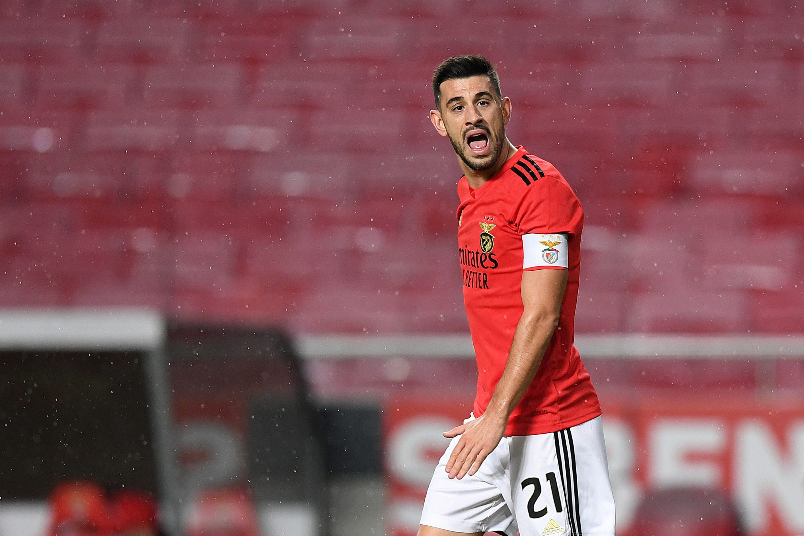 Pizzi testa positivo à covid-19 e falha jogo contra FC Porto. Diretor-geral do clube também está infetado