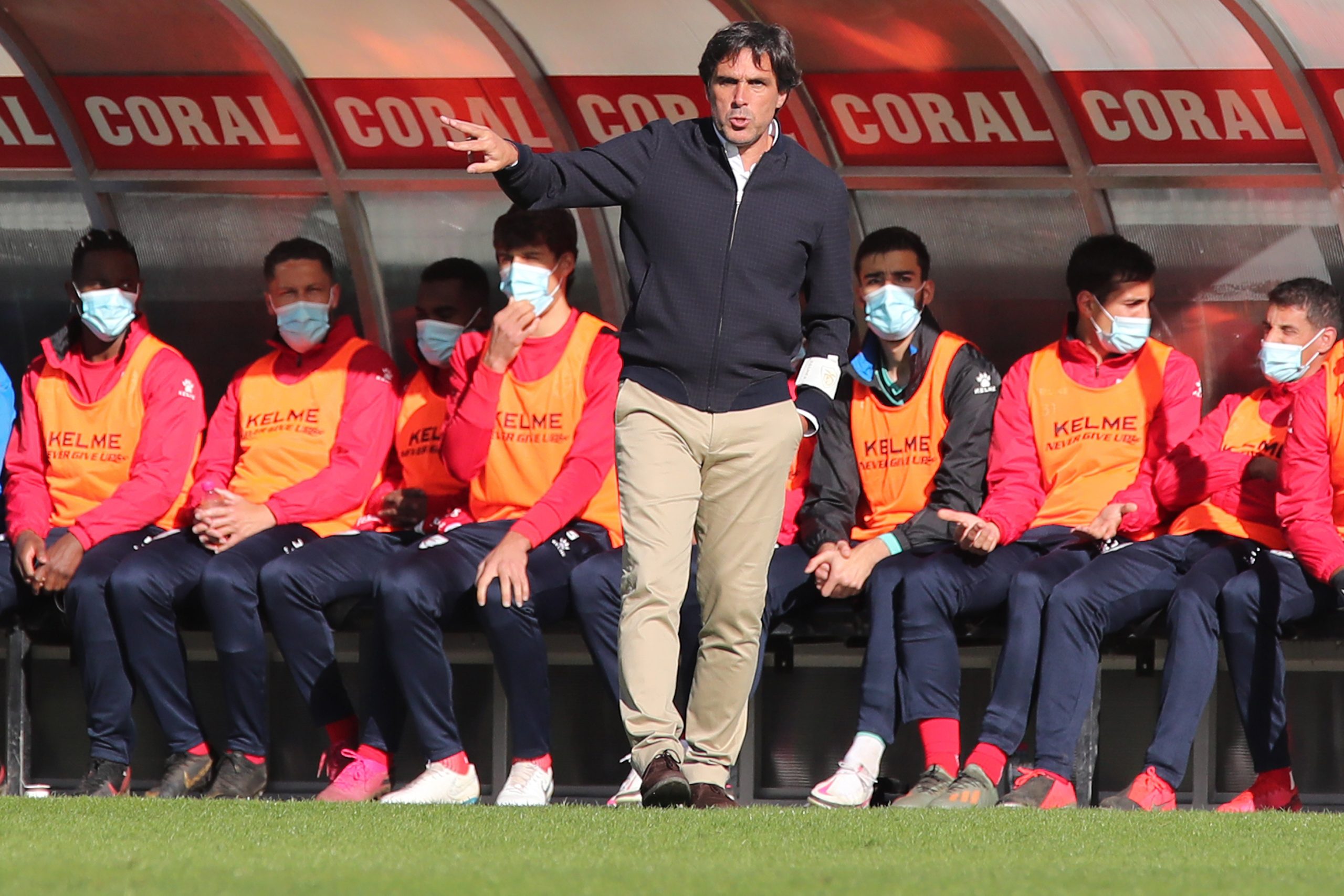 Treinador do Santa Clara afirma ser “possível” vencer o Benfica