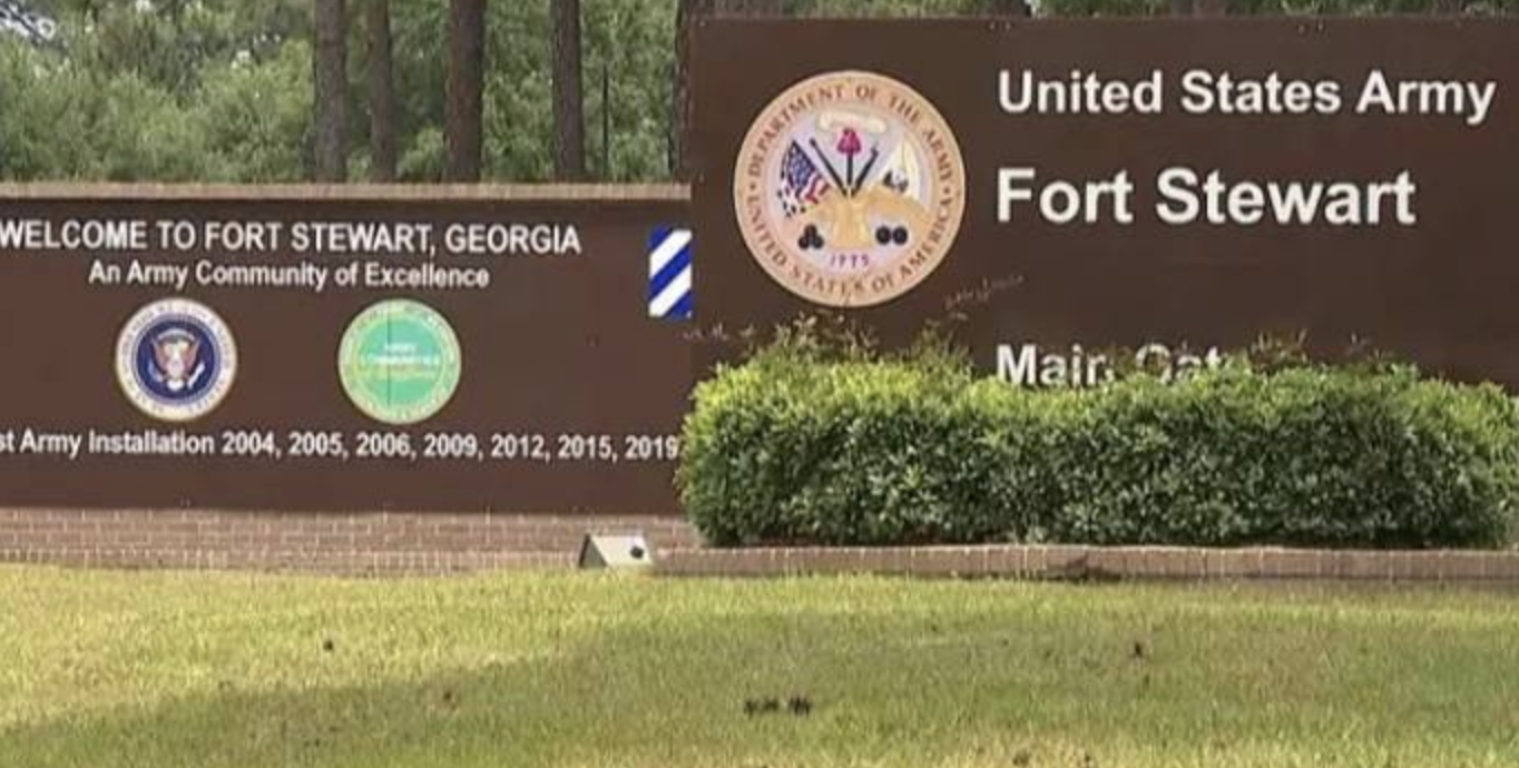 Cinco militares feridos e suspeito detido após tiroteio numa base militar nos EUA