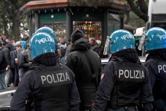 Polícia detém seis manifestantes após confrontos em Milão, cidade anfitriã dos Jogos Olímpicos de Inverno
