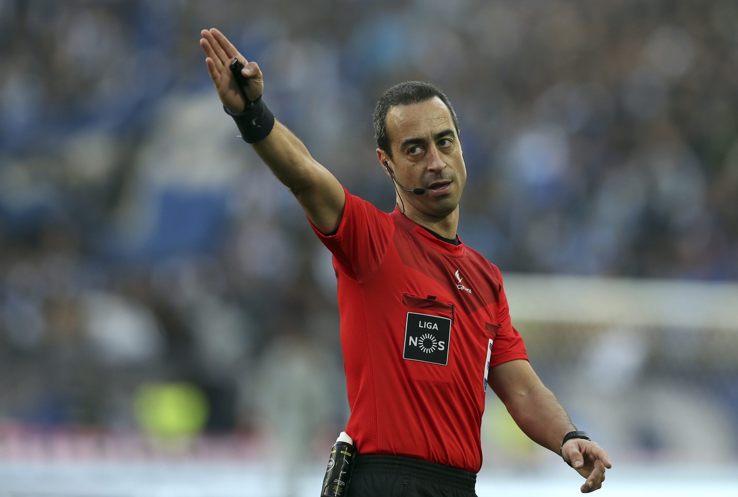 Benfica diz que UEFA deu razão às decisões de Jorge Sousa no dérbi com Sporting