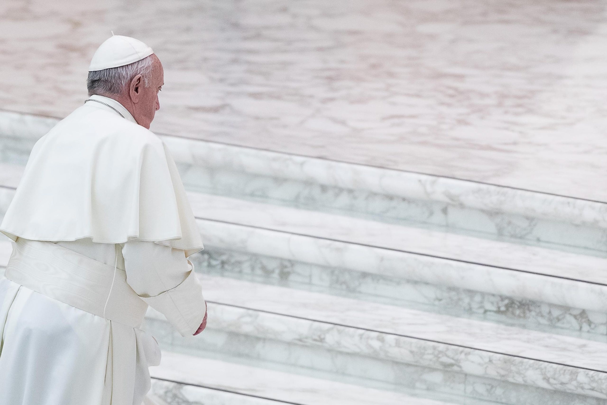 Papa Francisco diz que abusos na Igreja é “um desafio urgente do nosso tempo”