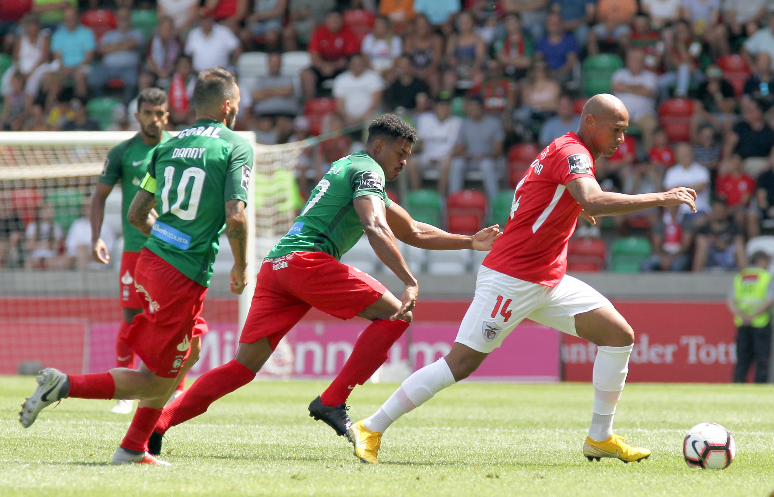 Marítimo vence Santa Clara com penálti nos descontos