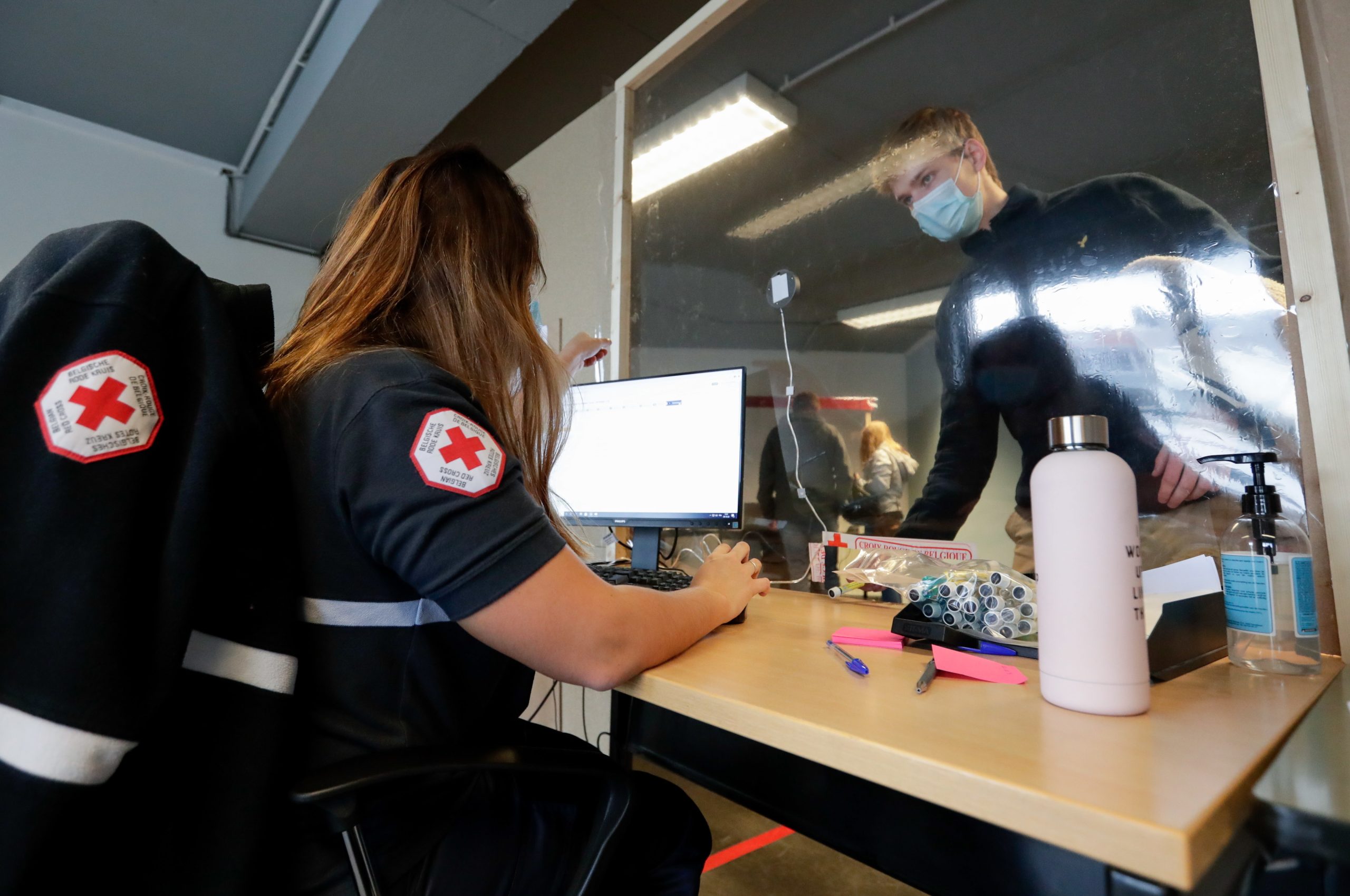 Bélgica duplica semanalmente o número de infeções