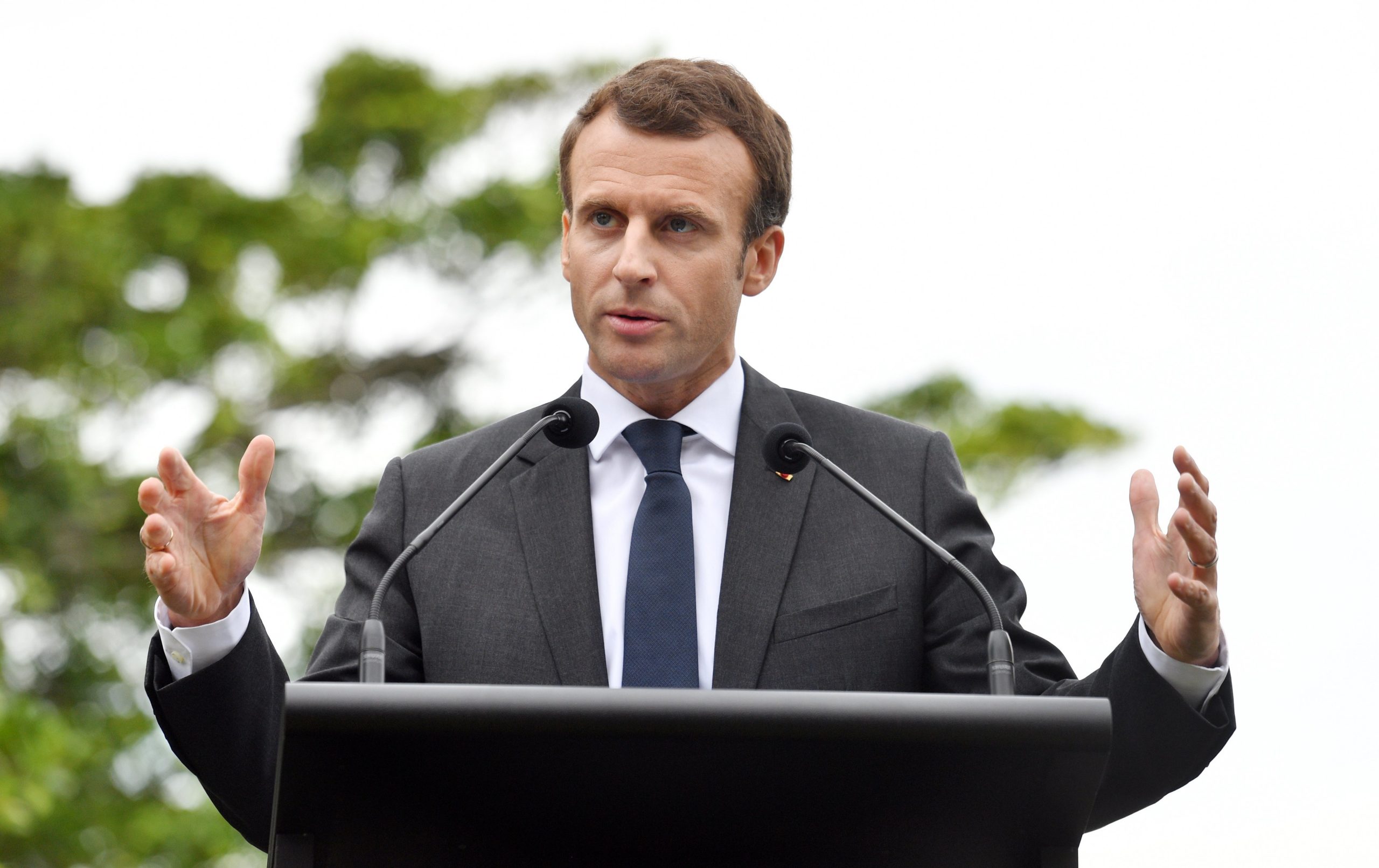 Macron anuncia fecho de 14 reatores nucleares até 2035 e mais apoio a energias renováveis