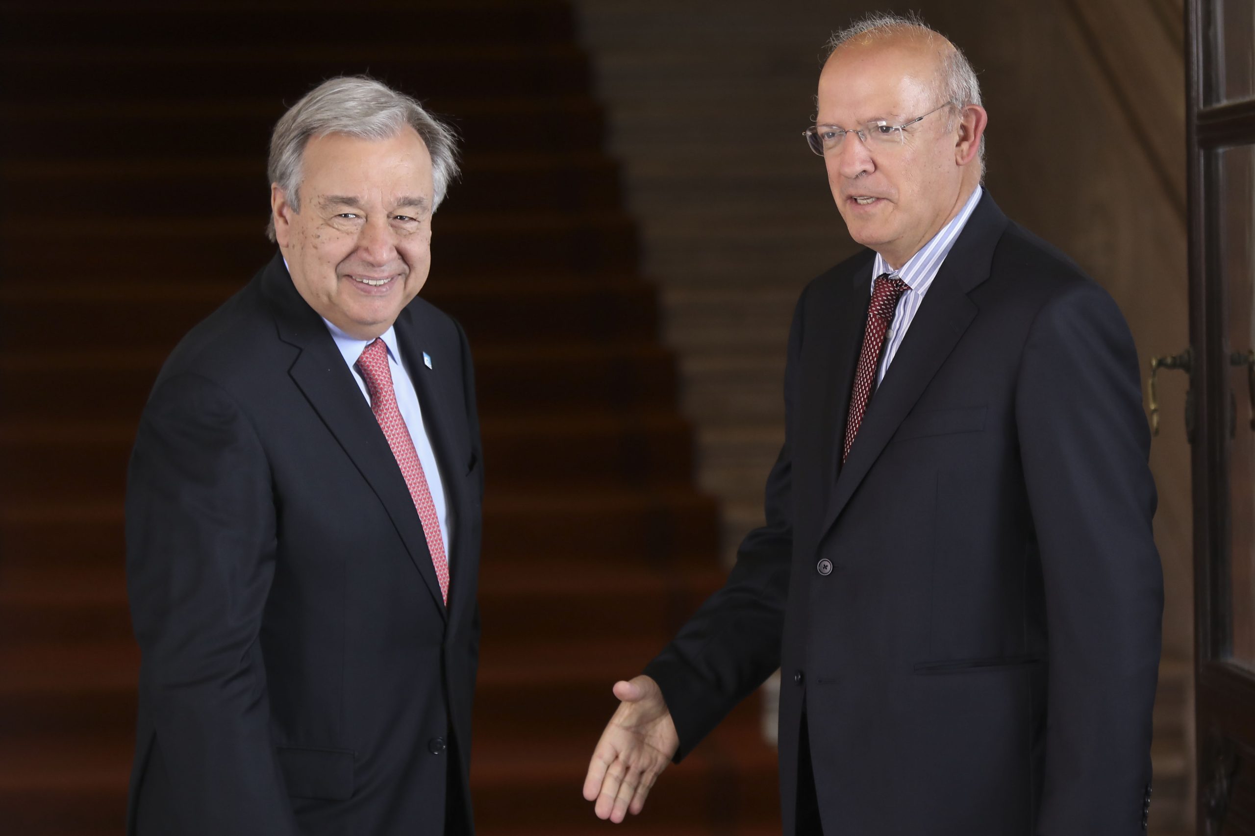 Guterres é um líder internacional e merece segundo mandato, diz Santos Silva