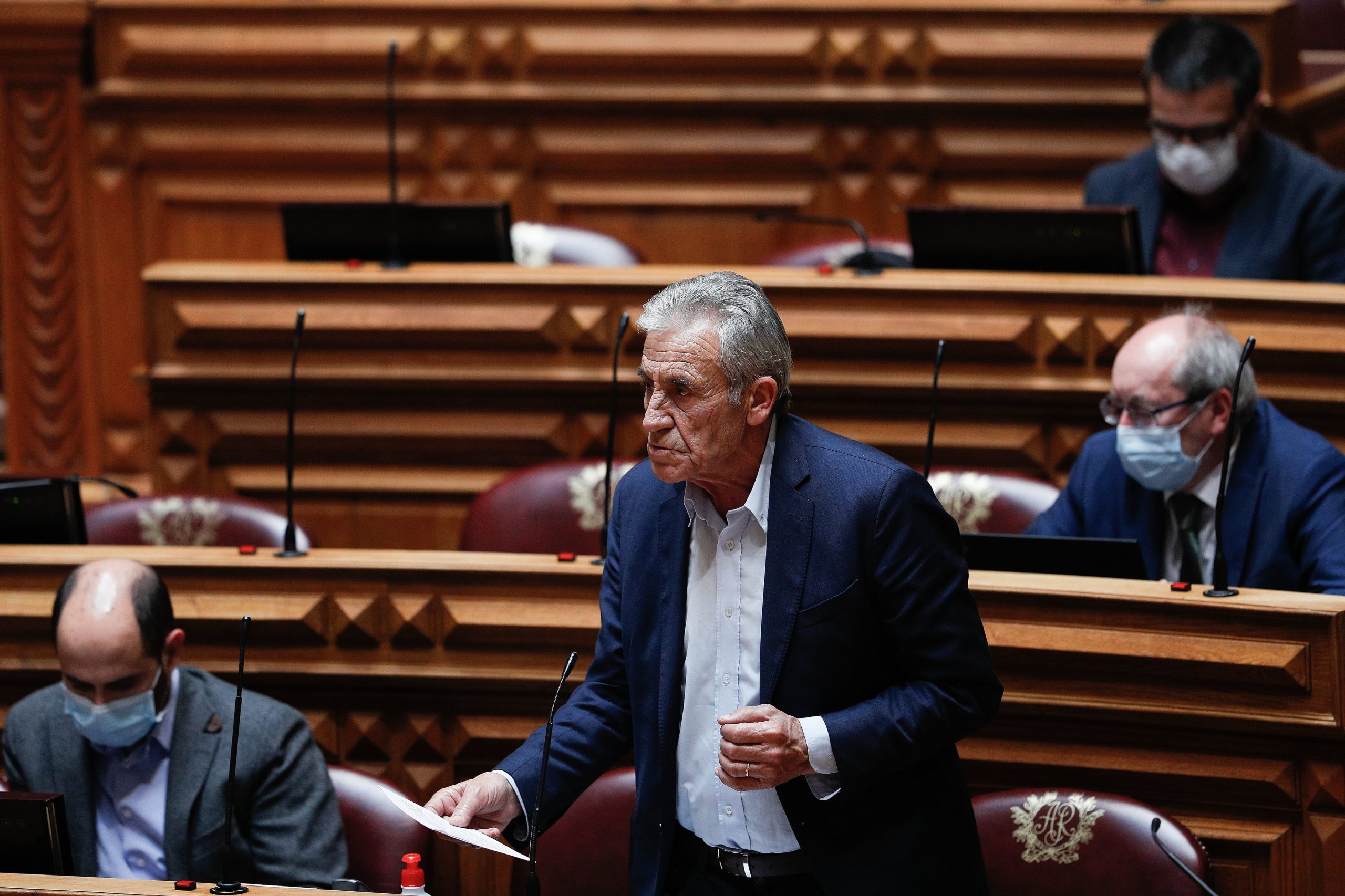 Orçamento Suplementar: Jerónimo aguarda “propostas concretas”, mas quer “salário pago a 100%”