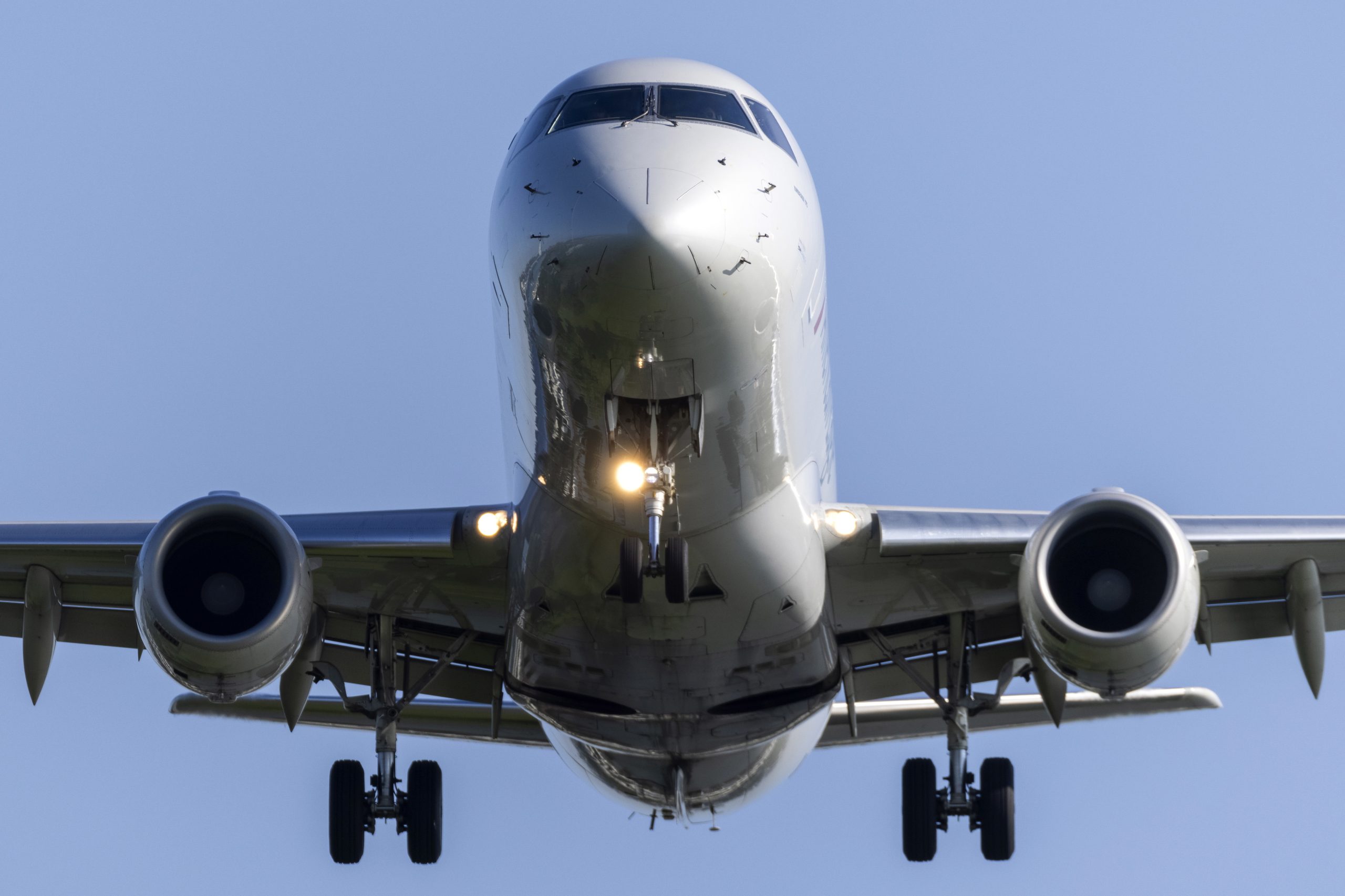 “Incidente grave” no Porto. A torre autorizou a aterragem quando na pista estava outro avião para descolar