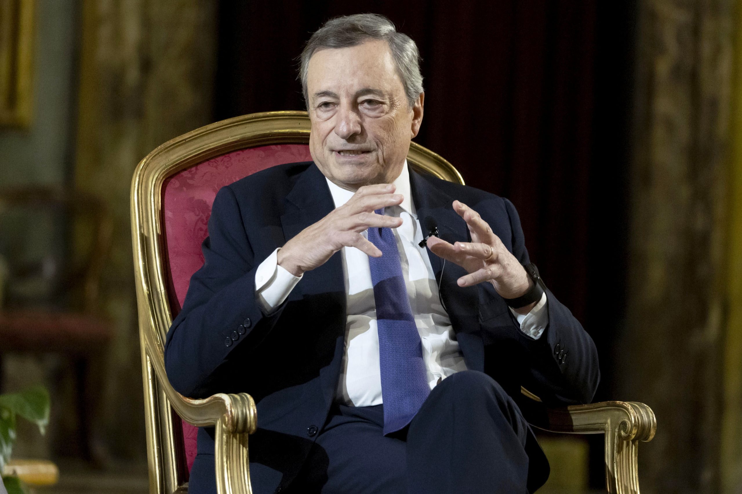 Draghi avisa que União Europeia tem de investir “enorme quantidade de dinheiro” a curto prazo