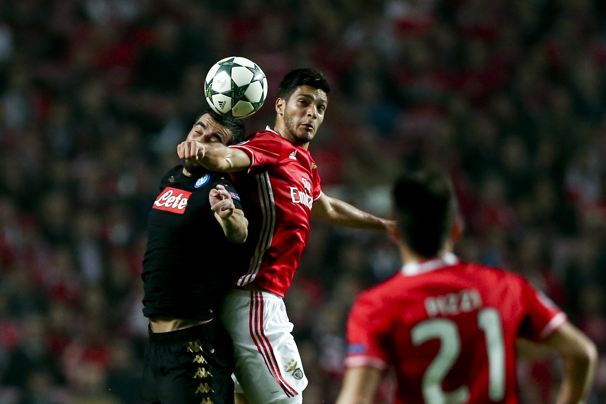Benfica perde mas apura-se para os ‘oitavos’ da Liga dos Campeões