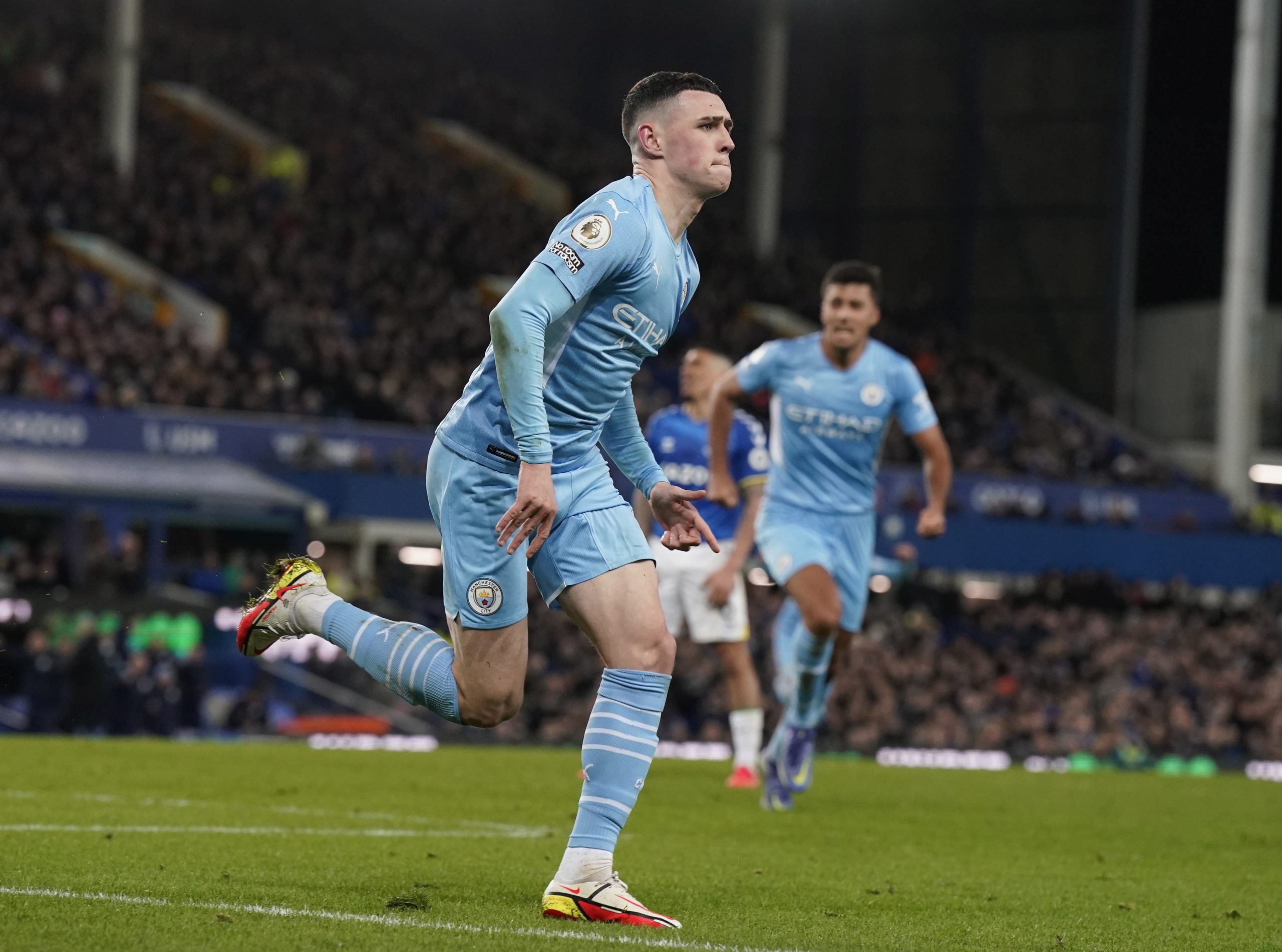 Phil Foden dá vitória ao campeão Manchester City na visita ao Everton